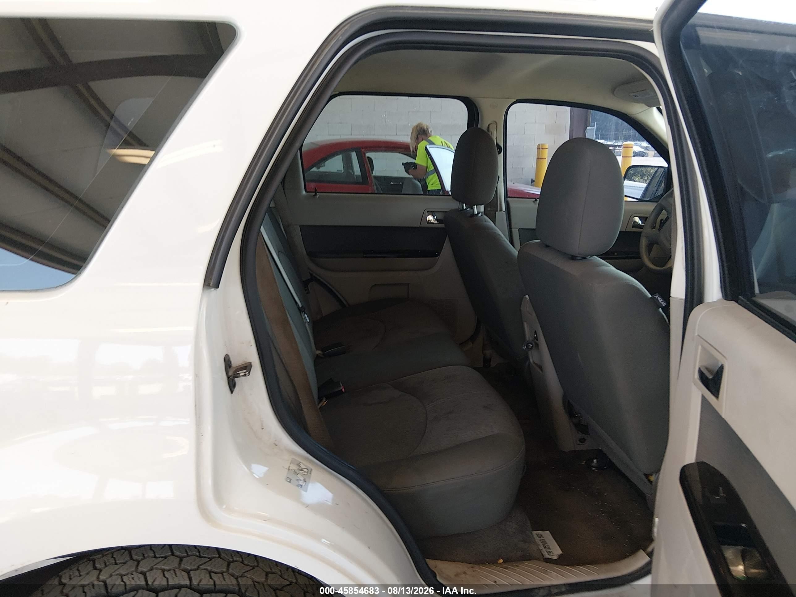 2011 Mazda Tribute I Sport Белый vin: 4F2CY0C74BKM07230