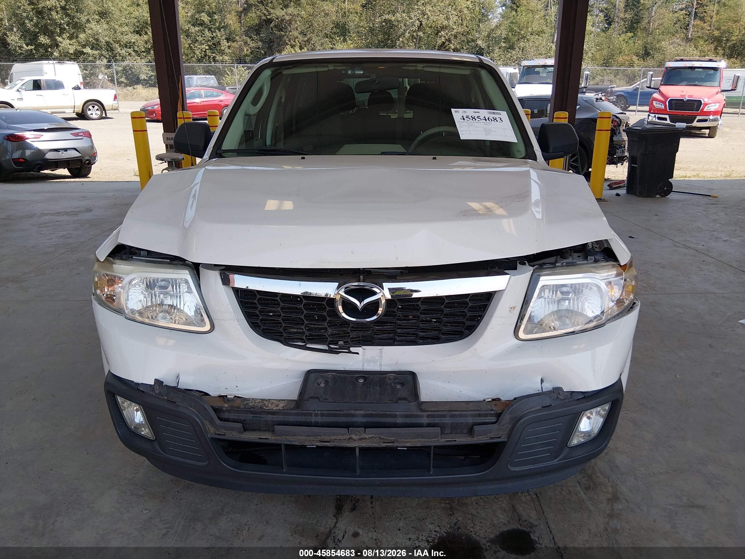 2011 Mazda Tribute I Sport Белый vin: 4F2CY0C74BKM07230
