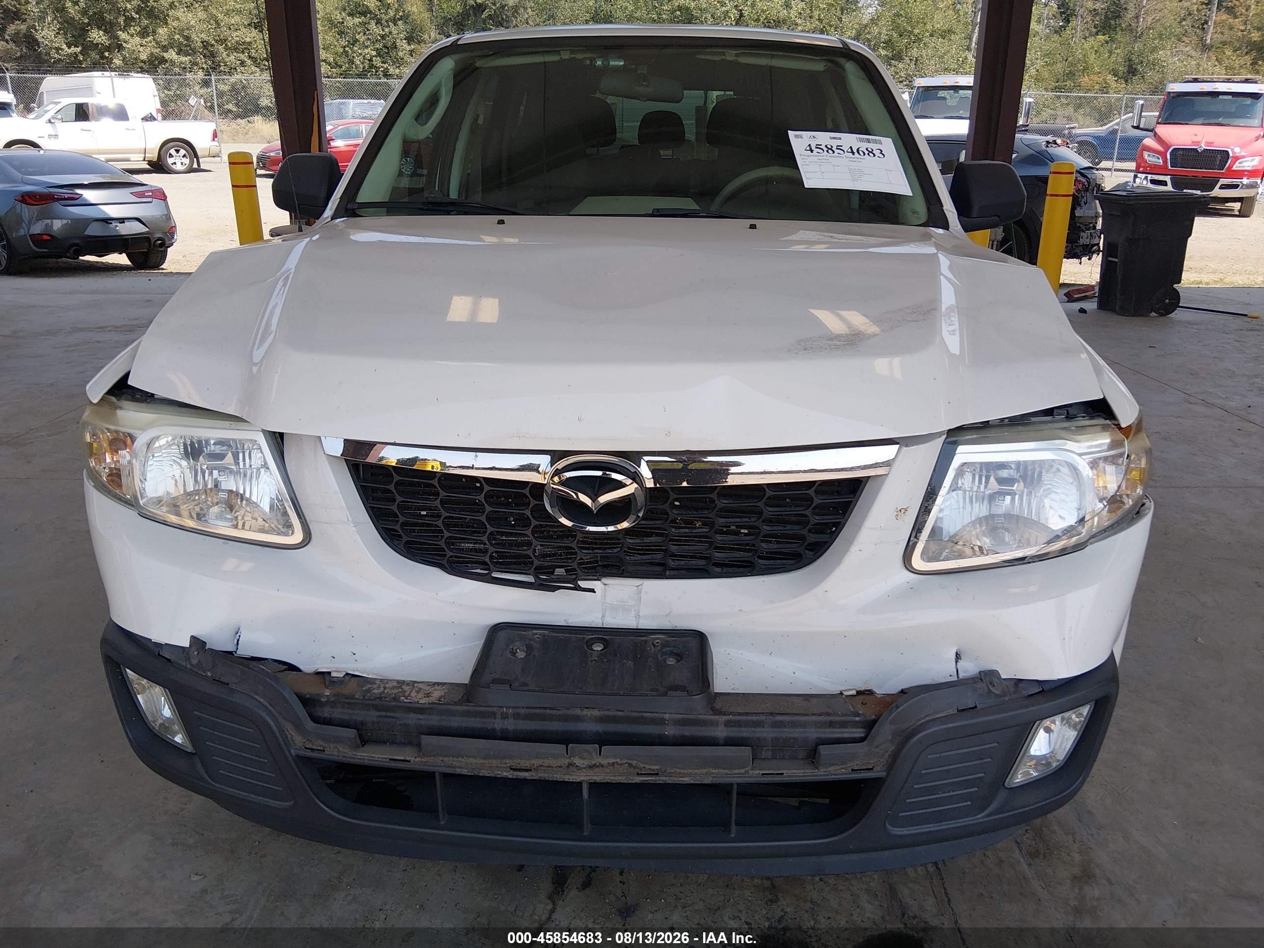 2011 Mazda Tribute I Sport Белый vin: 4F2CY0C74BKM07230