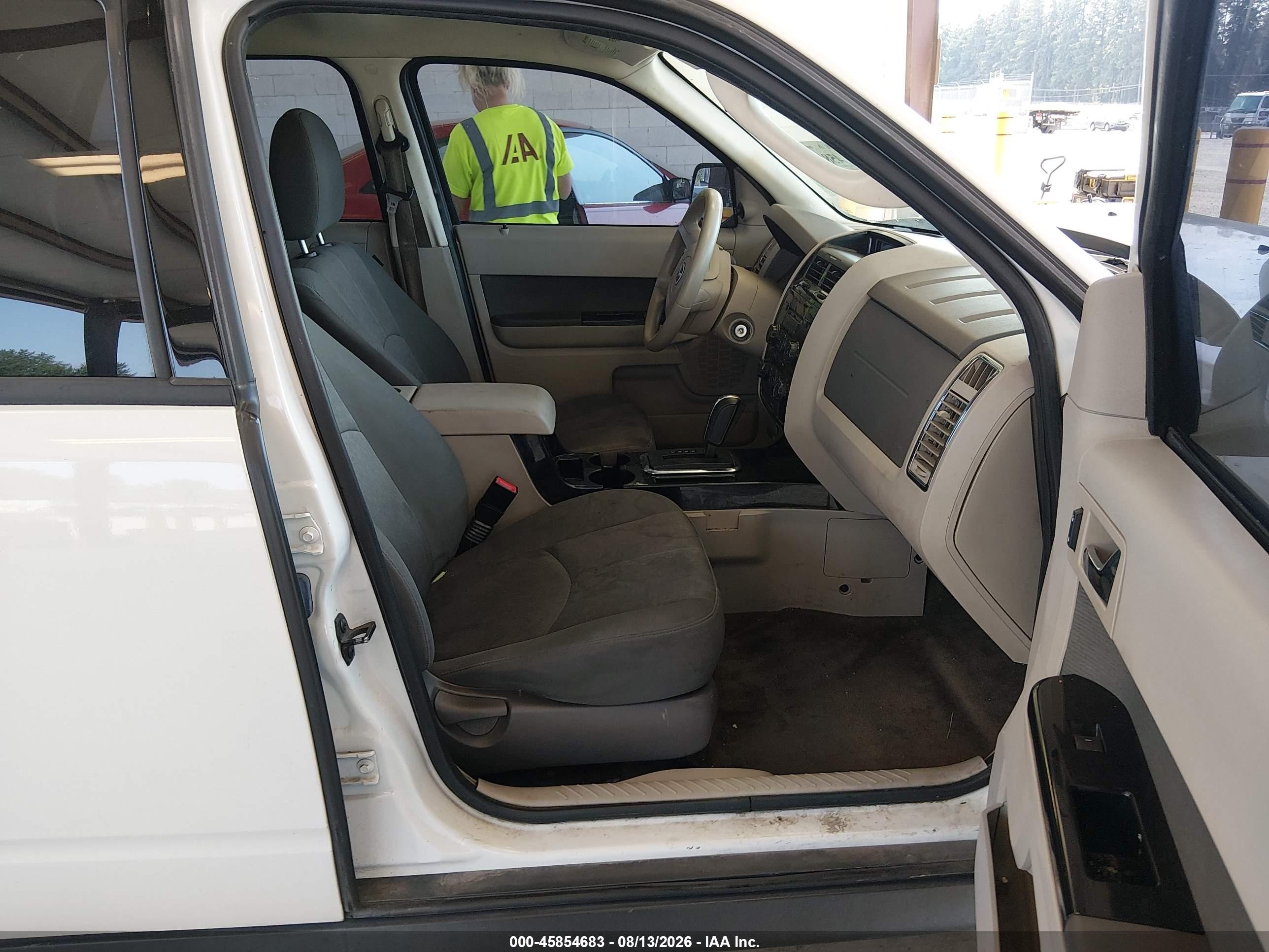2011 Mazda Tribute I Sport Белый vin: 4F2CY0C74BKM07230