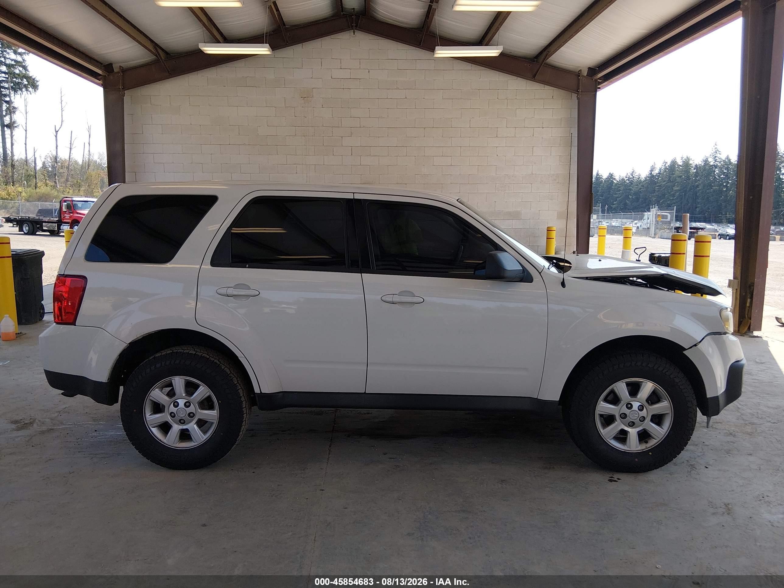 2011 Mazda Tribute I Sport Белый vin: 4F2CY0C74BKM07230