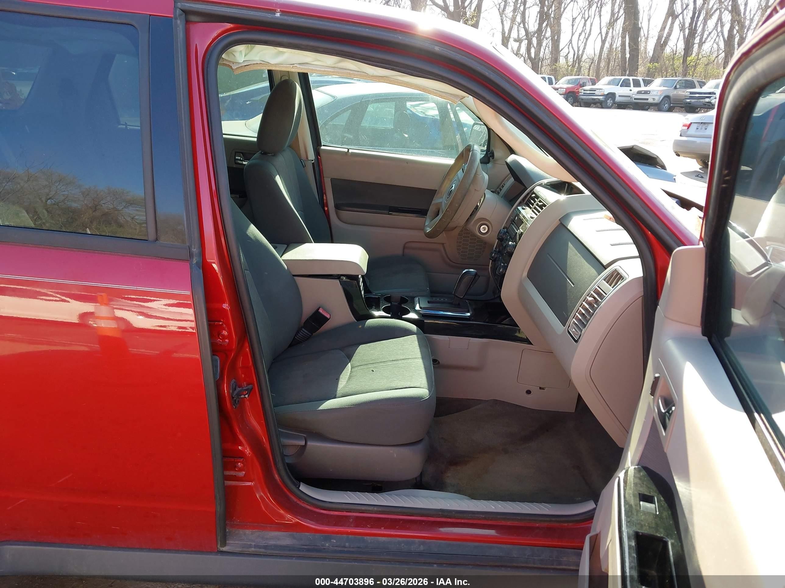 2011 Mazda Tribute I Sport Red vin: 4F2CY0C75BKM03302