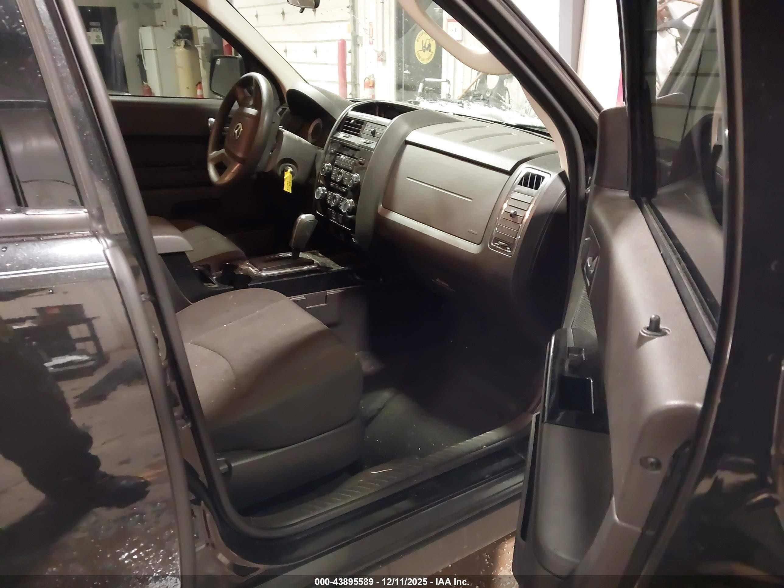 2011 Mazda Tribute I Sport Черный vin: 4F2CY0C75BKM06748