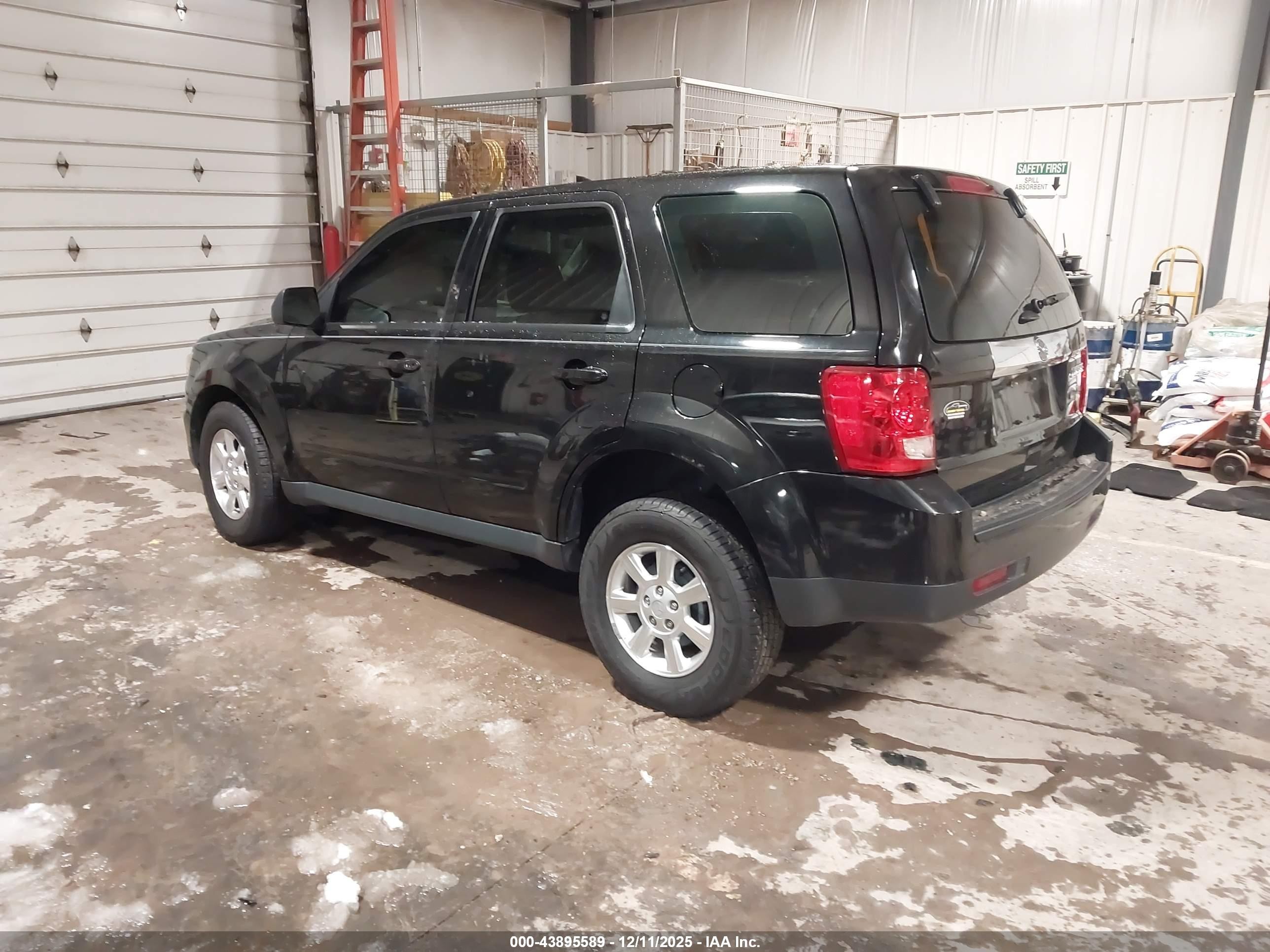 2011 Mazda Tribute I Sport Черный vin: 4F2CY0C75BKM06748