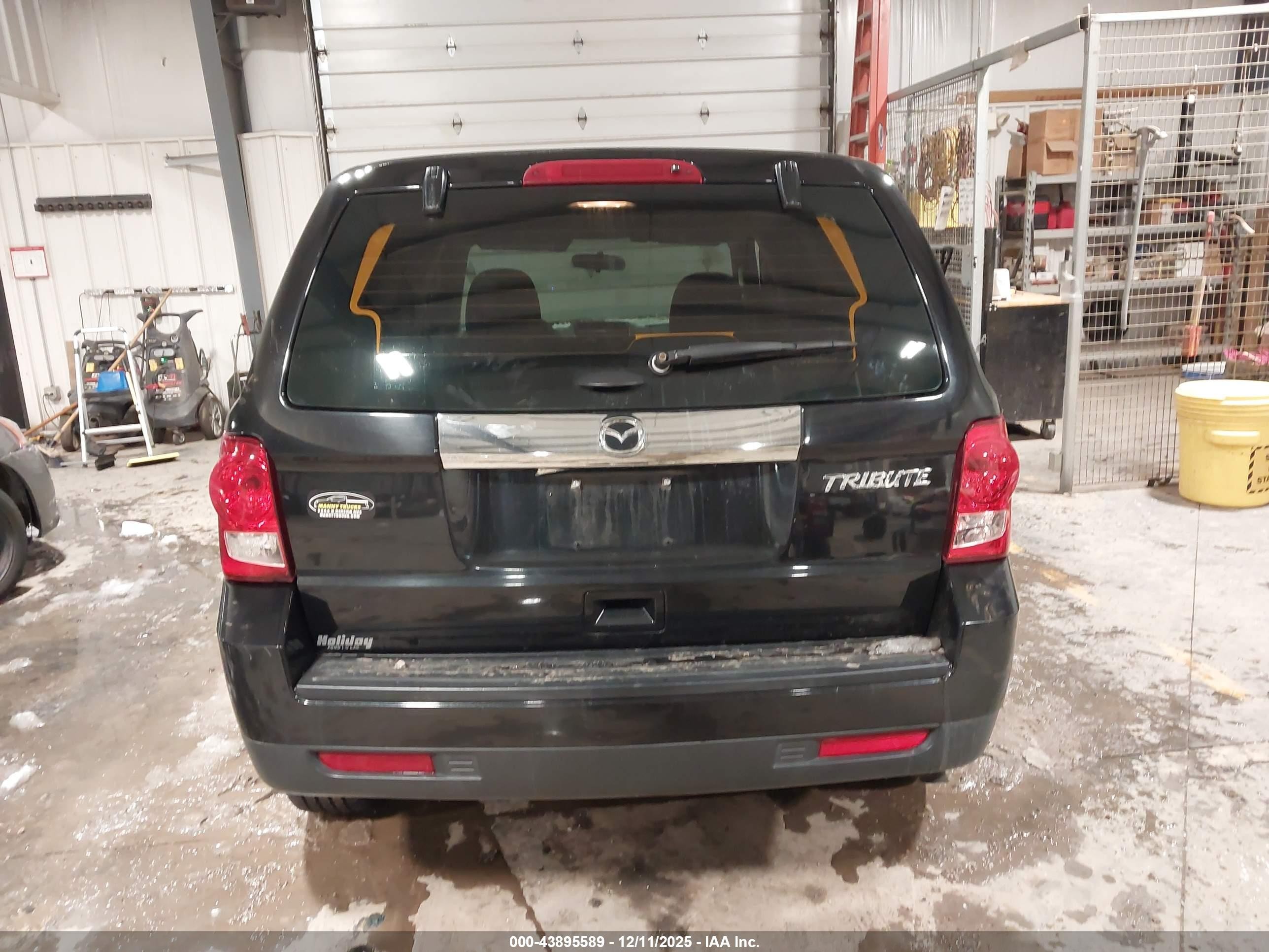 2011 Mazda Tribute I Sport Черный vin: 4F2CY0C75BKM06748