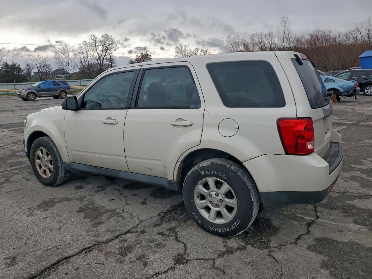 2011 Mazda Tribute I White vin: 4F2CY0C76BKM04927