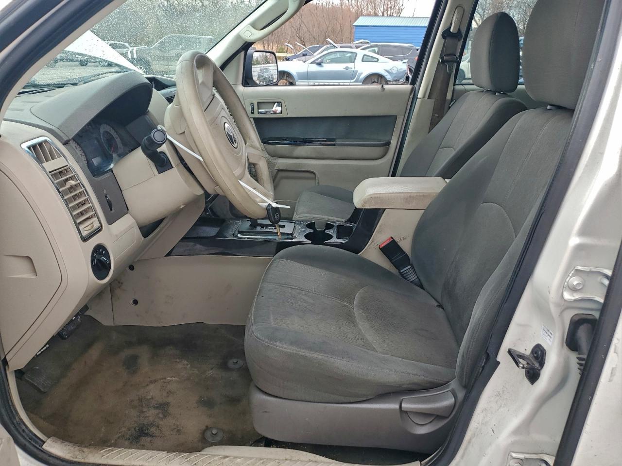 2011 Mazda Tribute I White vin: 4F2CY0C76BKM04927