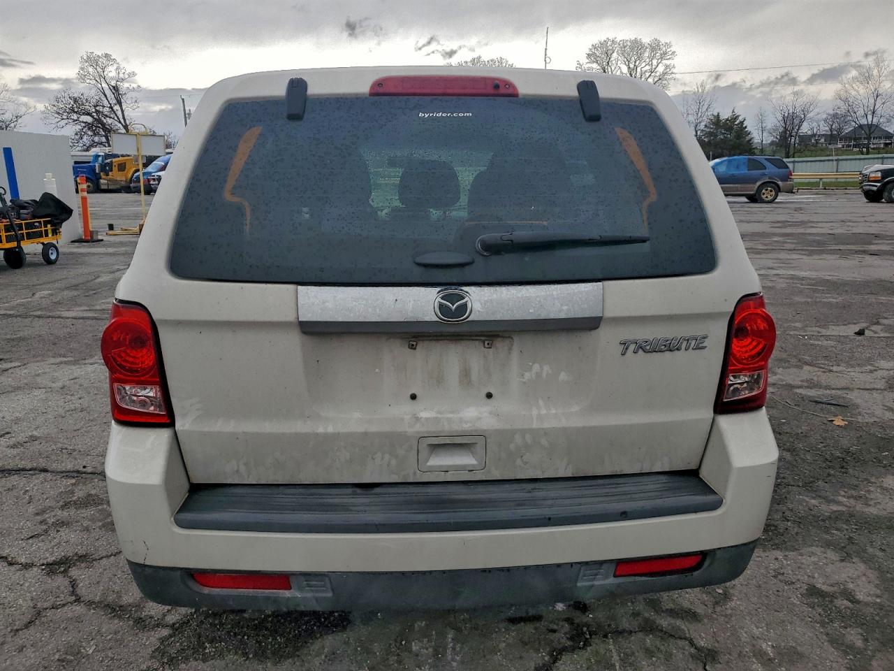 2011 Mazda Tribute I White vin: 4F2CY0C76BKM04927