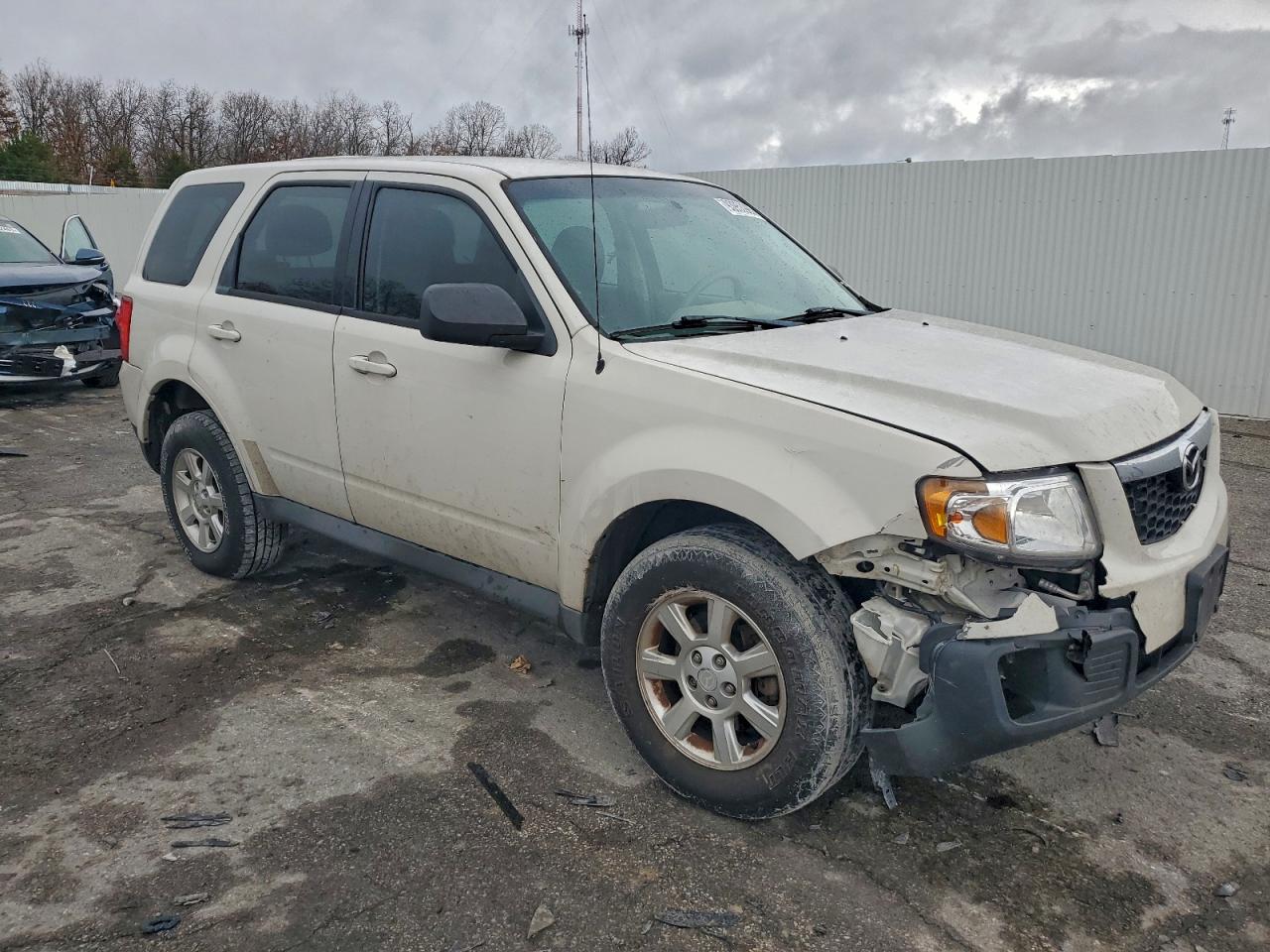 2011 Mazda Tribute I White vin: 4F2CY0C76BKM04927