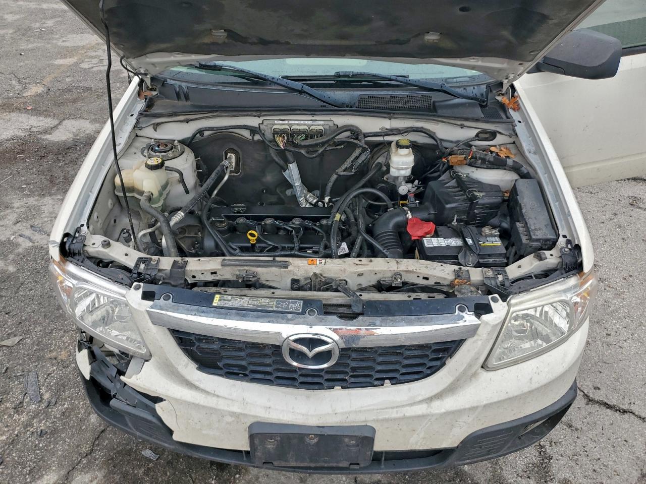 2011 Mazda Tribute I White vin: 4F2CY0C76BKM04927