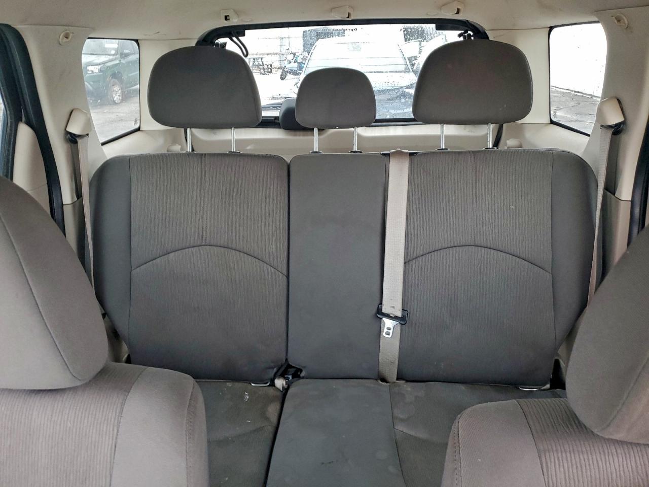 2011 Mazda Tribute I White vin: 4F2CY0C76BKM04927