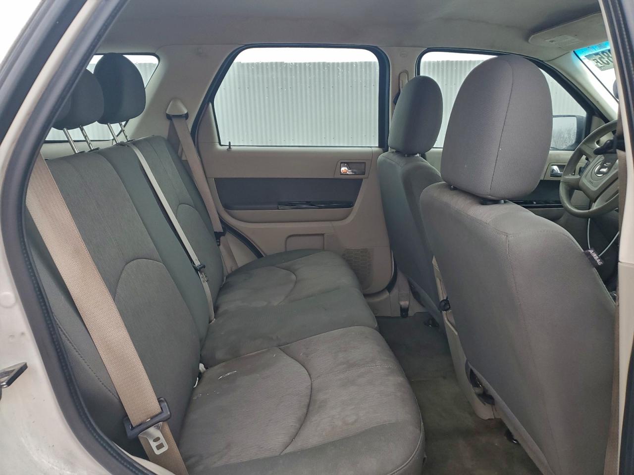 2011 Mazda Tribute I White vin: 4F2CY0C76BKM04927