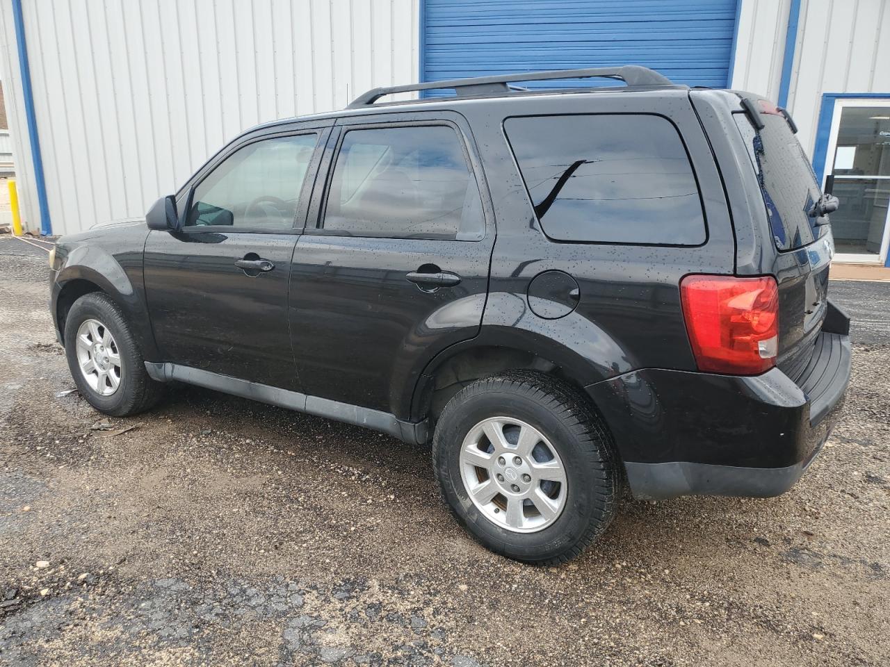 2011 Mazda Tribute I Черный vin: 4F2CY0C76BKM07102 Damage: Left Qtr Panel, Heavy Scratch, 1 To 2 Inches