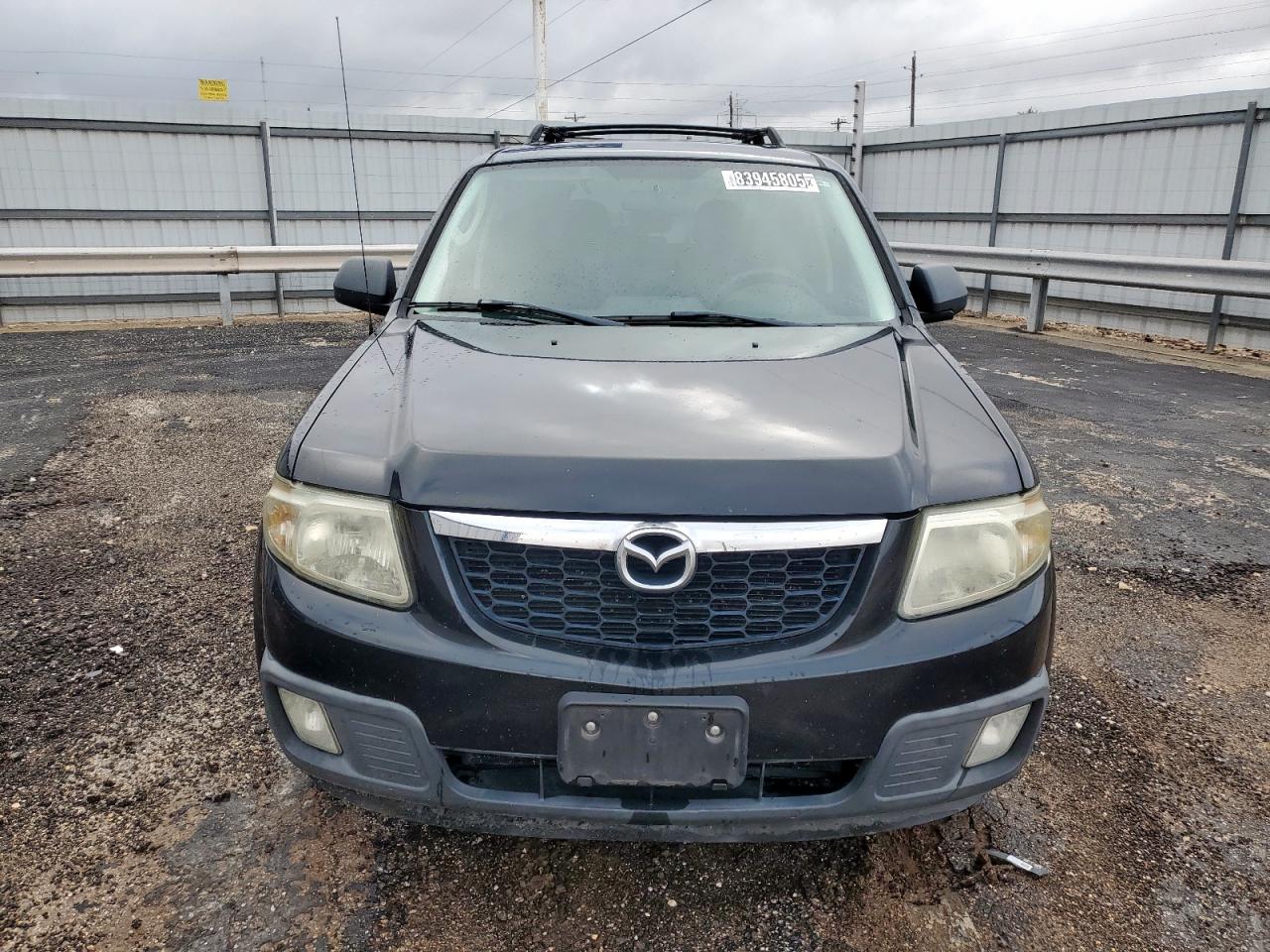 2011 Mazda Tribute I Черный vin: 4F2CY0C76BKM07102