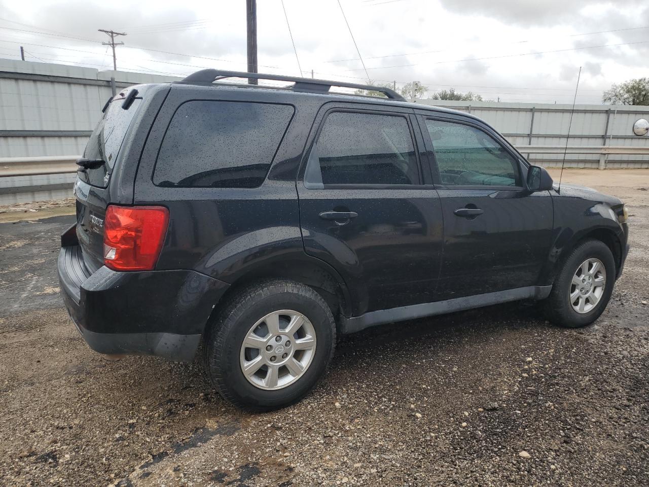 2011 Mazda Tribute I Черный vin: 4F2CY0C76BKM07102 Damage: Right Qtr Panel, Heavy Scratch, 1 To 2 Inches
