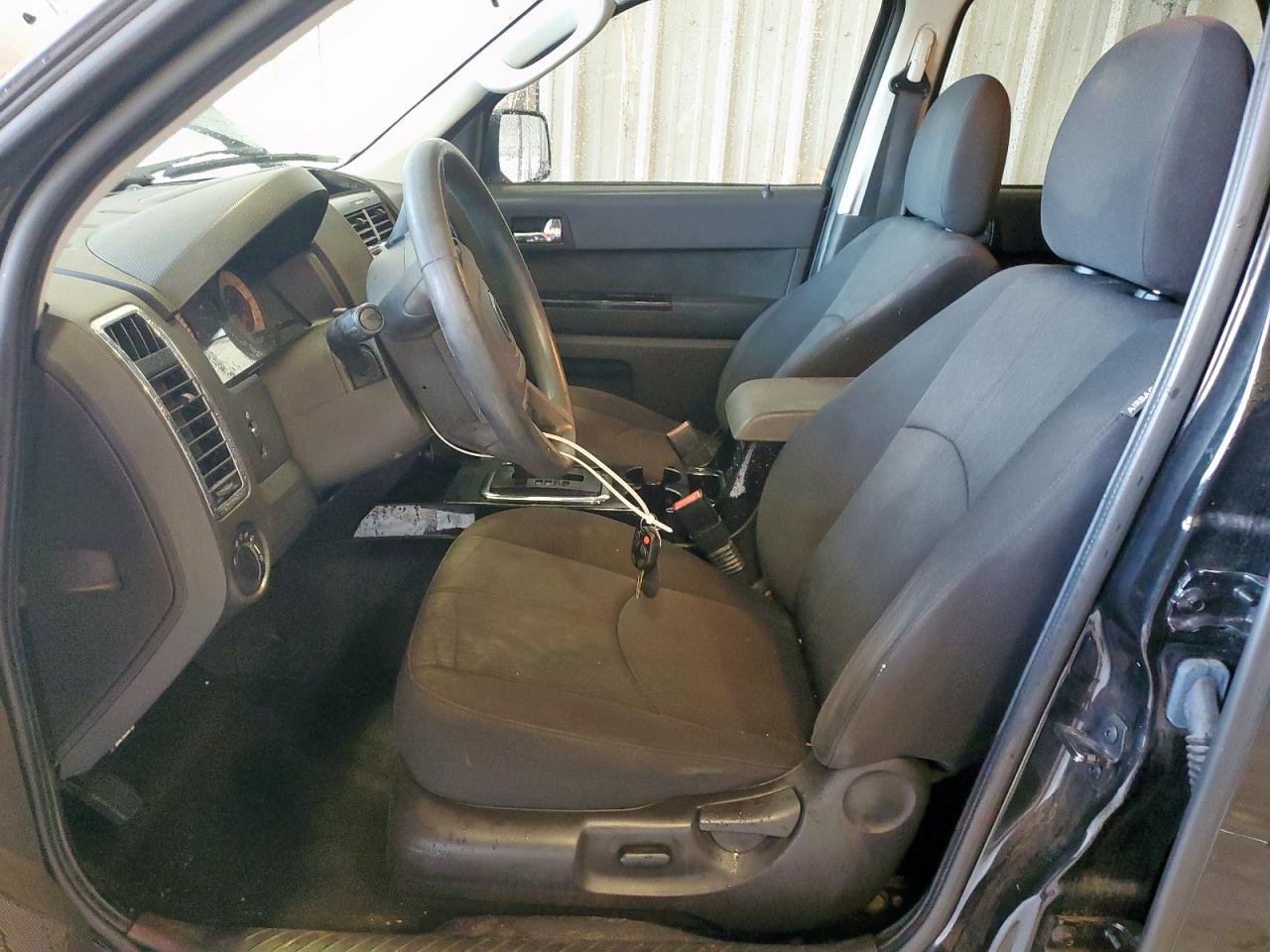2011 Mazda Tribute I Черный vin: 4F2CY0C76BKM07102