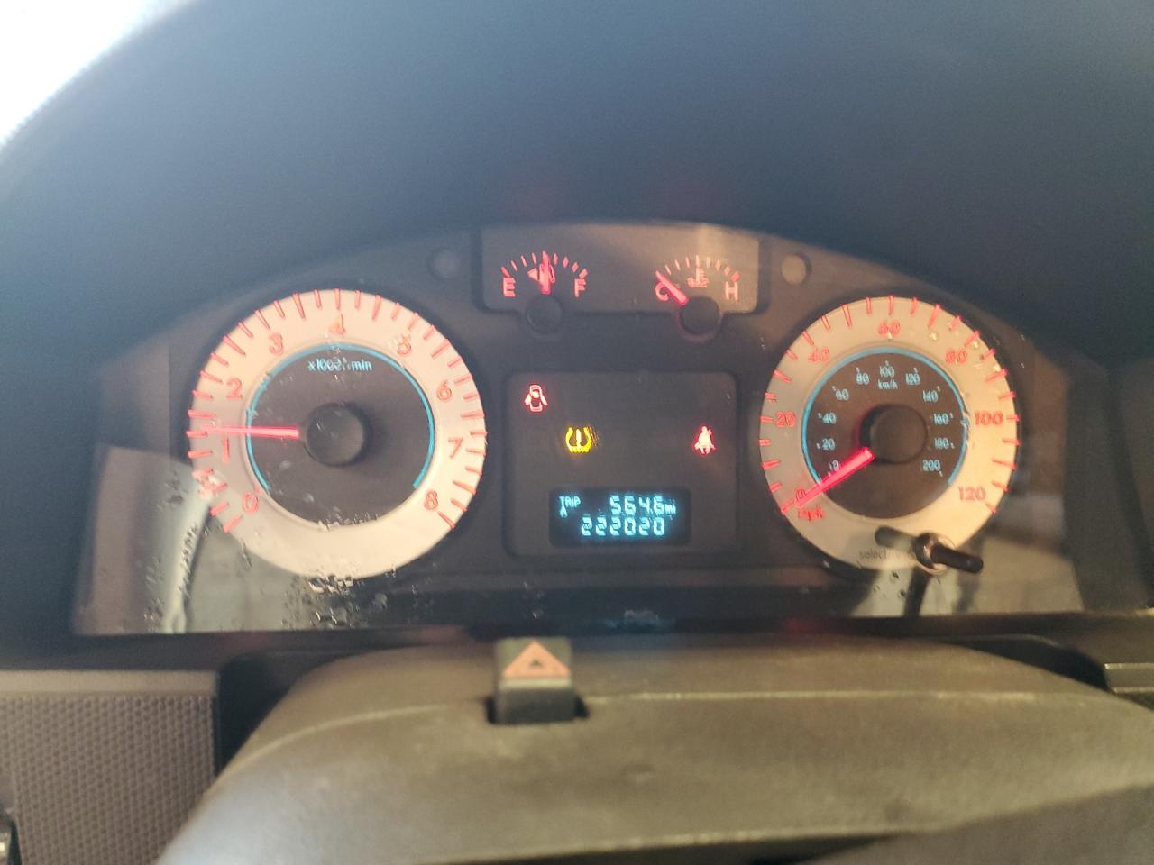 2011 Mazda Tribute I Черный vin: 4F2CY0C76BKM07102 Damage: Warning - Tire Pressure, On, Unacceptable