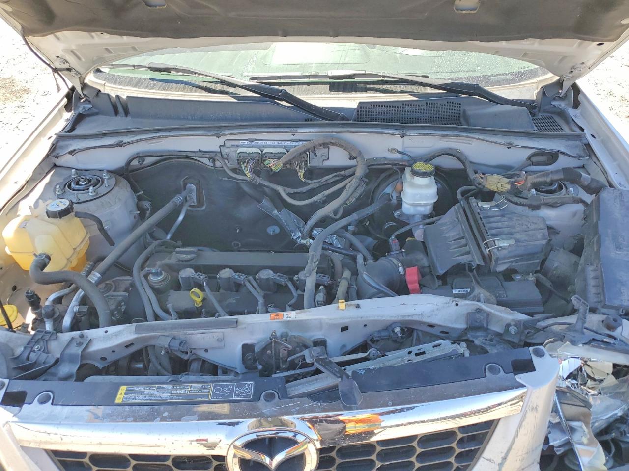 2011 Mazda Tribute I Серебряный vin: 4F2CY0C78BKM02287