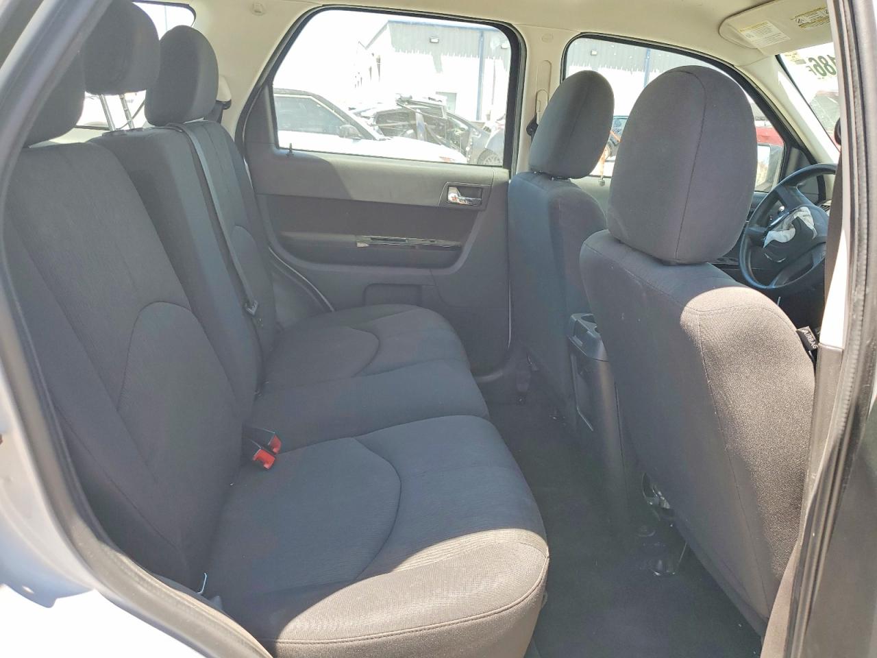 2011 Mazda Tribute I Серебряный vin: 4F2CY0C78BKM02287