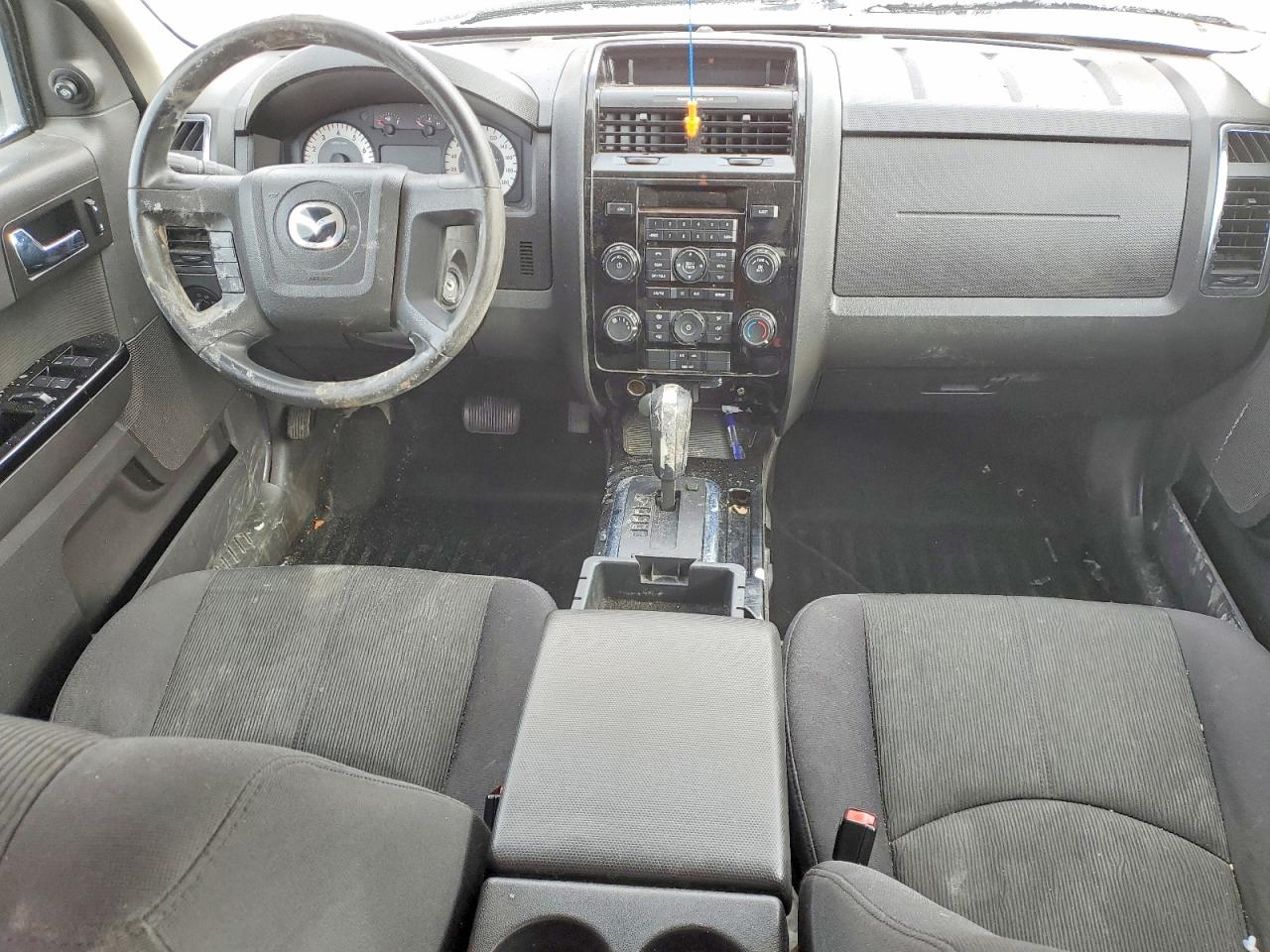 2011 Mazda Tribute I Красный vin: 4F2CY0C78BKM03228