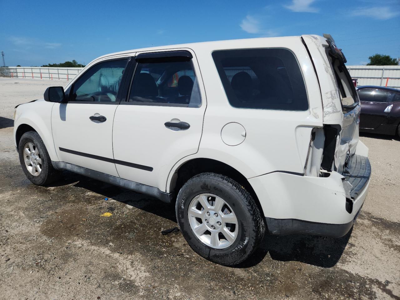2011 Mazda Tribute I White vin: 4F2CY0C78BKM07277