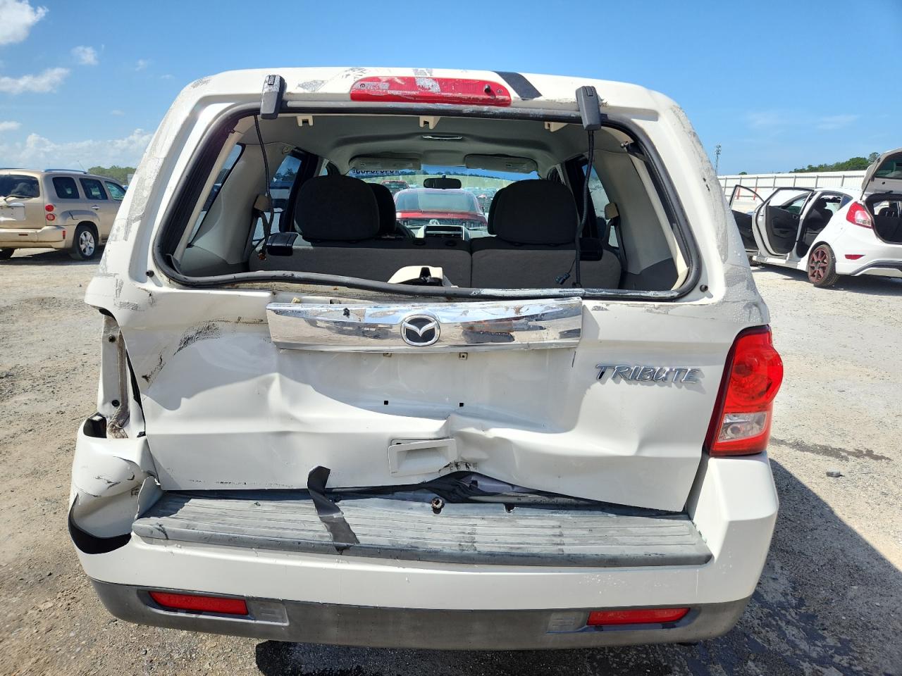 2011 Mazda Tribute I White vin: 4F2CY0C78BKM07277