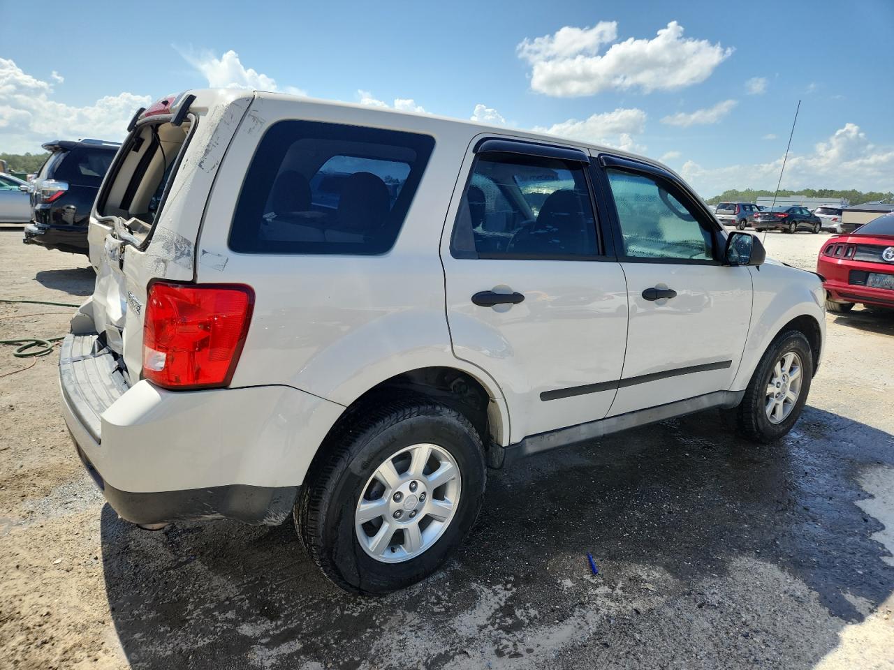 2011 Mazda Tribute I White vin: 4F2CY0C78BKM07277