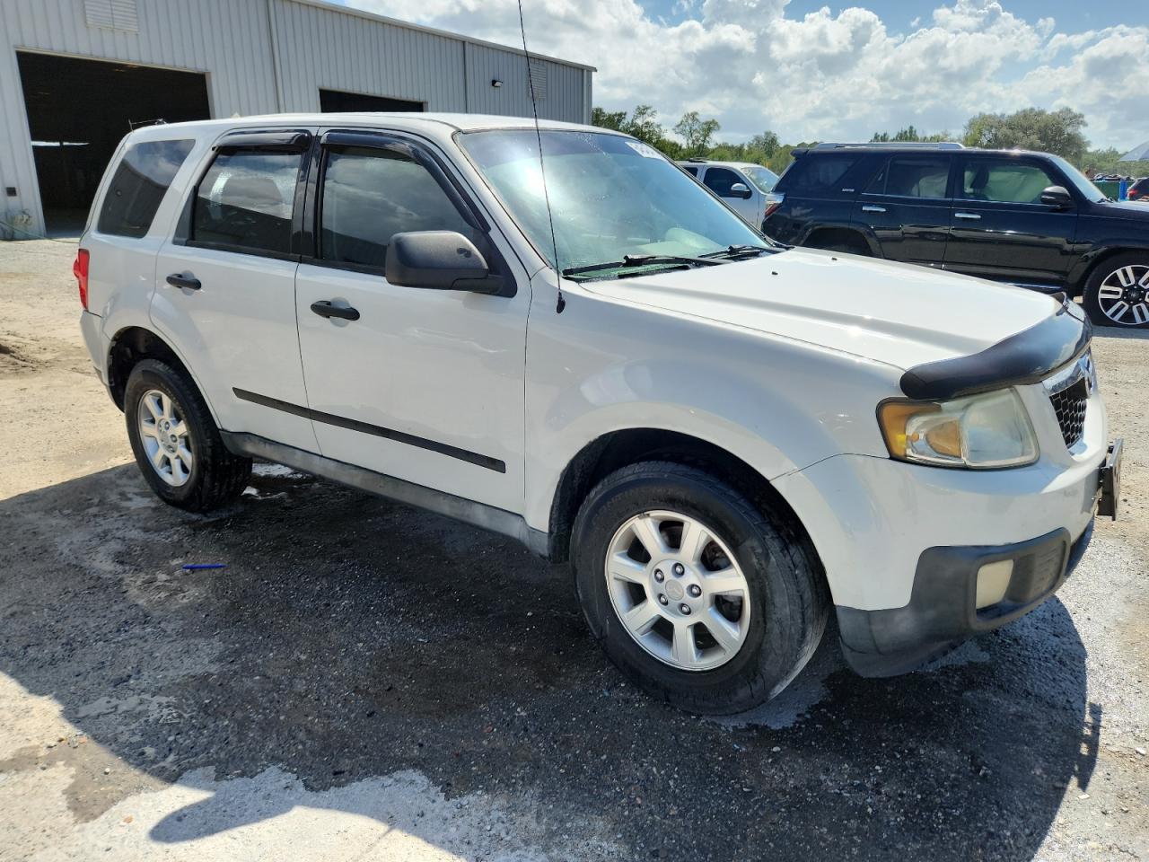 2011 Mazda Tribute I White vin: 4F2CY0C78BKM07277