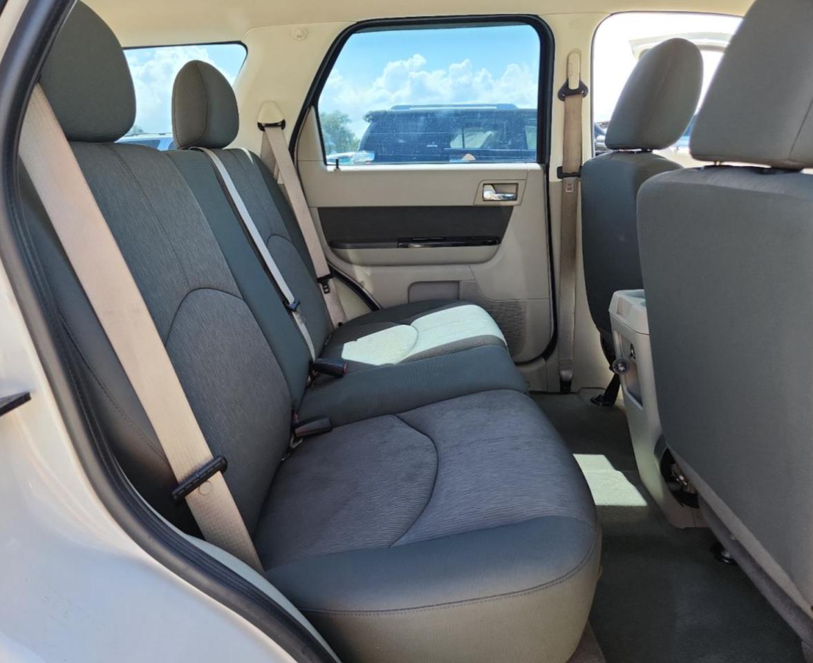 2011 Mazda Tribute I White vin: 4F2CY0C78BKM07277