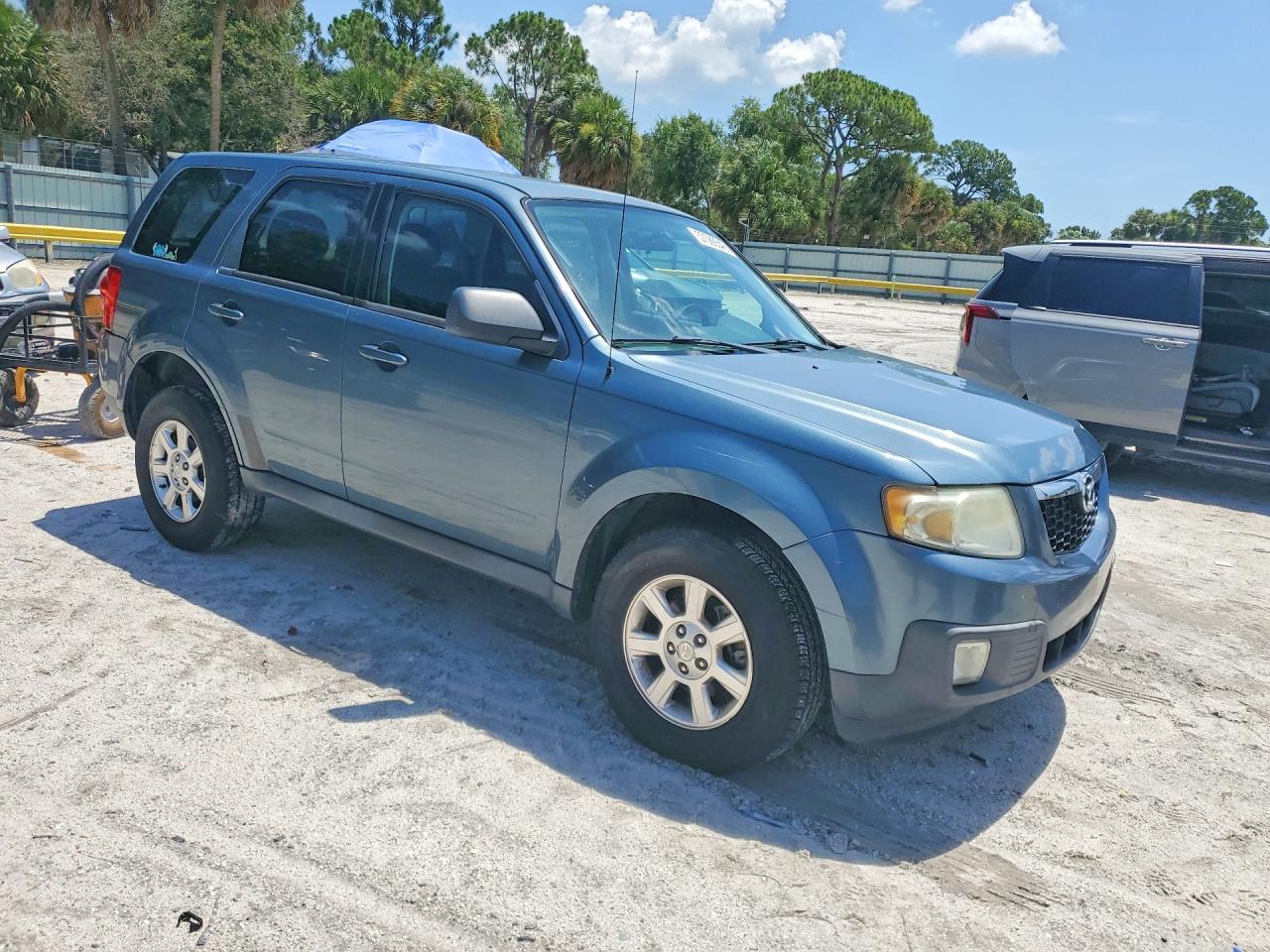 2011 Mazda Tribute I Blue vin: 4F2CY0C78BKM07294
