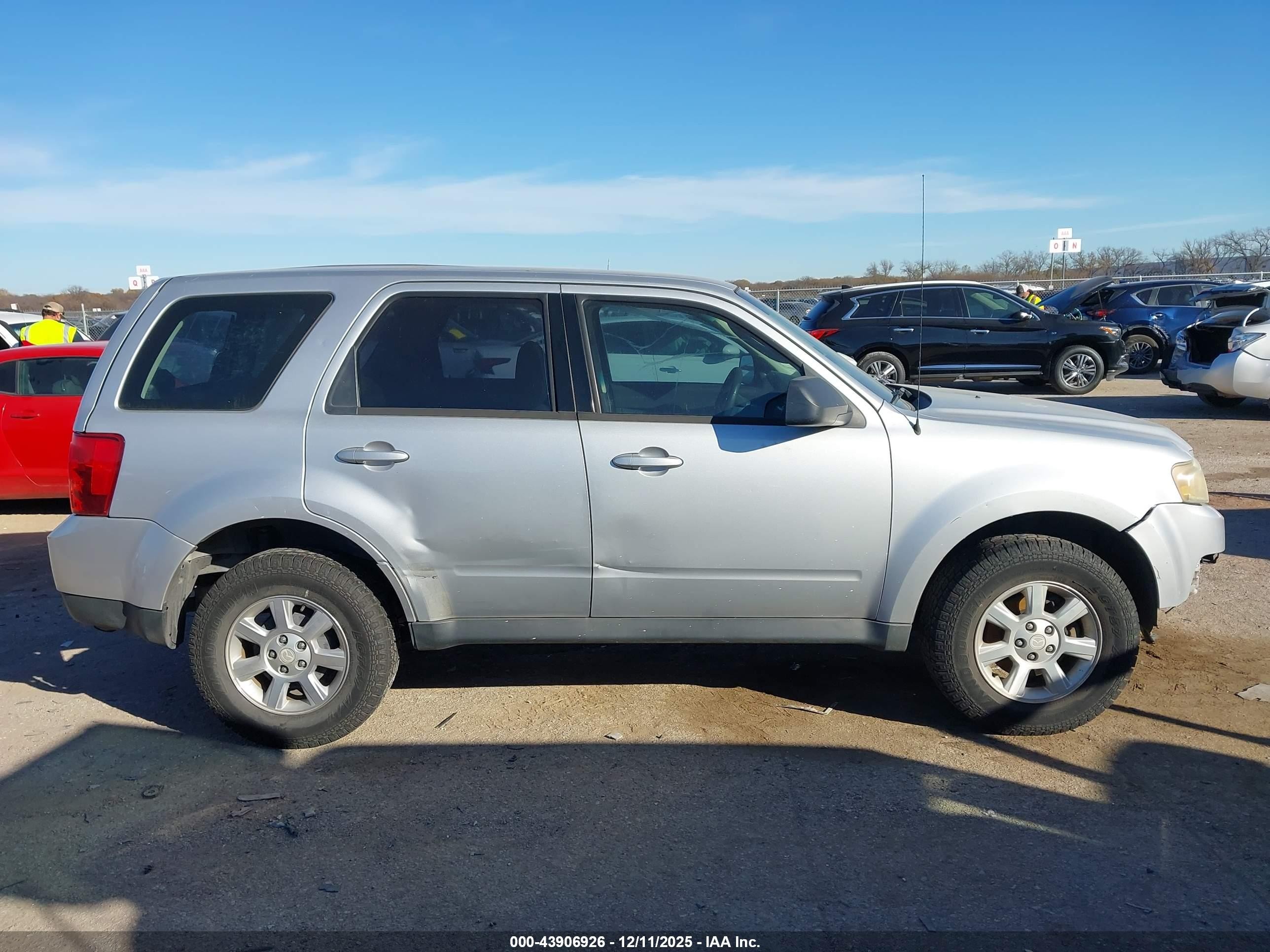 2011 Mazda Tribute I Sport Серебряный vin: 4F2CY0C79BKM05327
