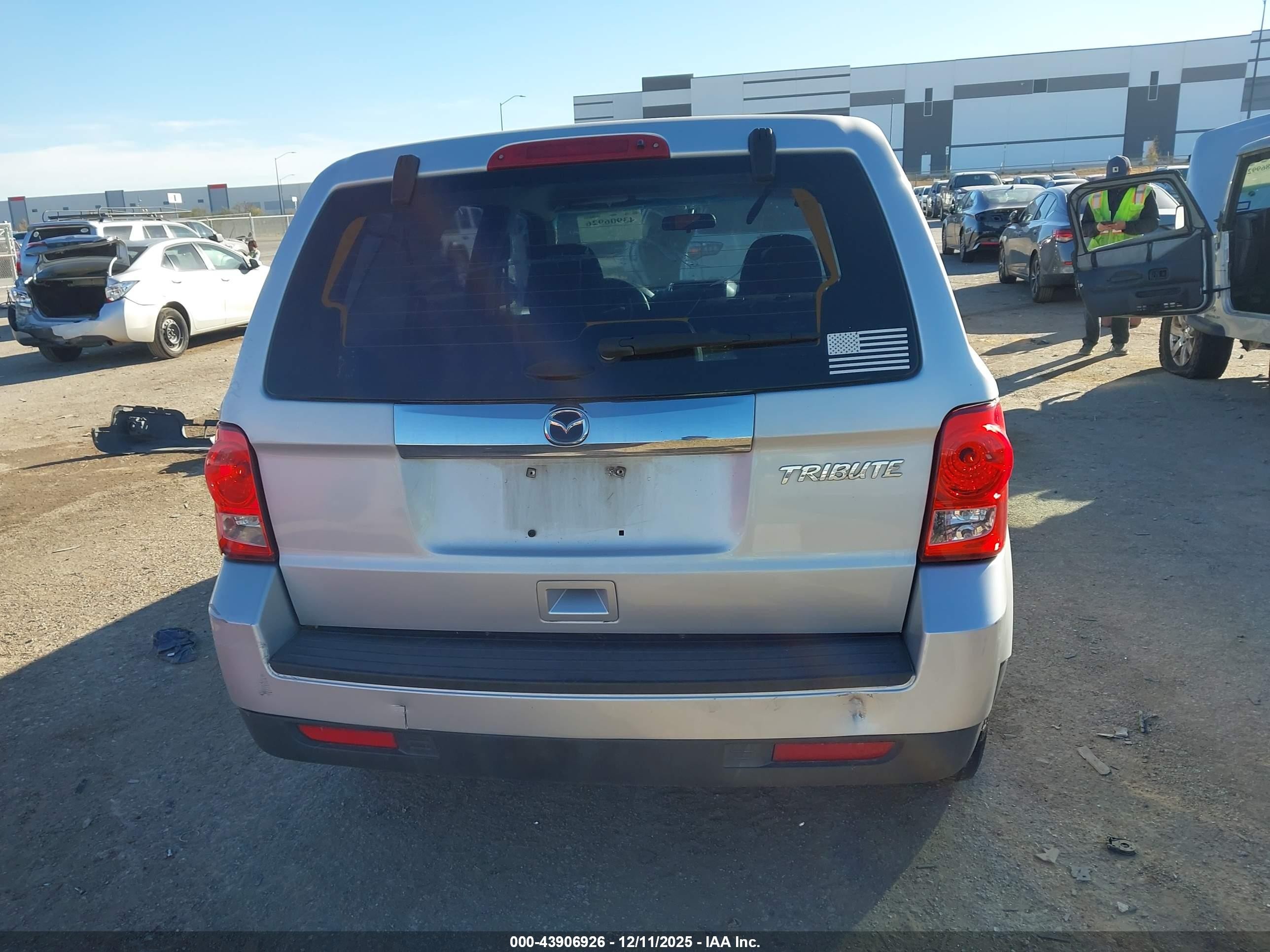 2011 Mazda Tribute I Sport Серебряный vin: 4F2CY0C79BKM05327