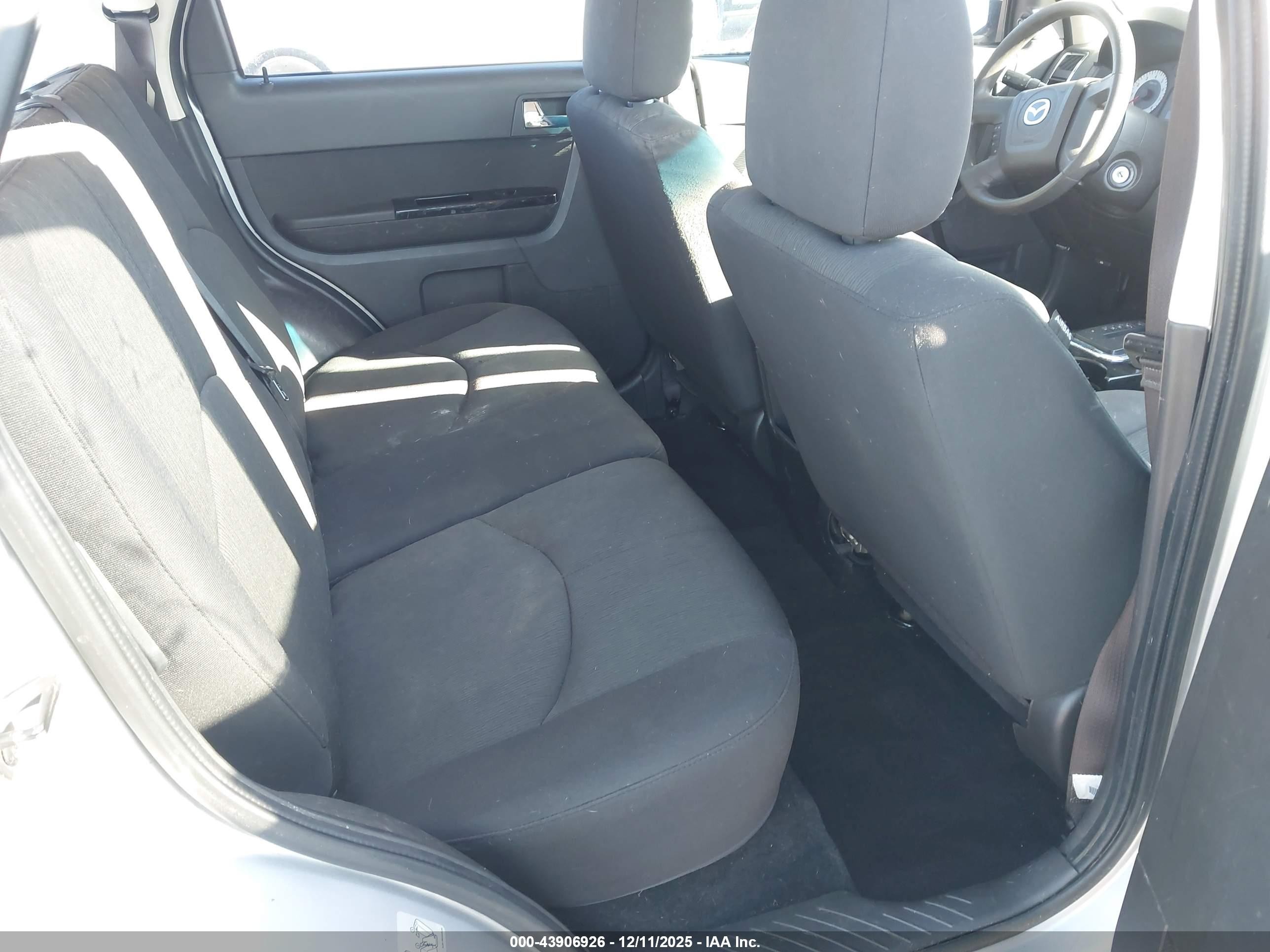 2011 Mazda Tribute I Sport Серебряный vin: 4F2CY0C79BKM05327