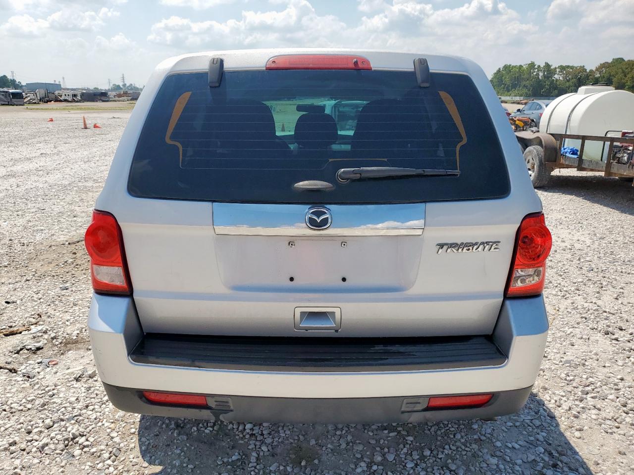 2011 Mazda Tribute I Silver vin: 4F2CY0C7XBKM03327