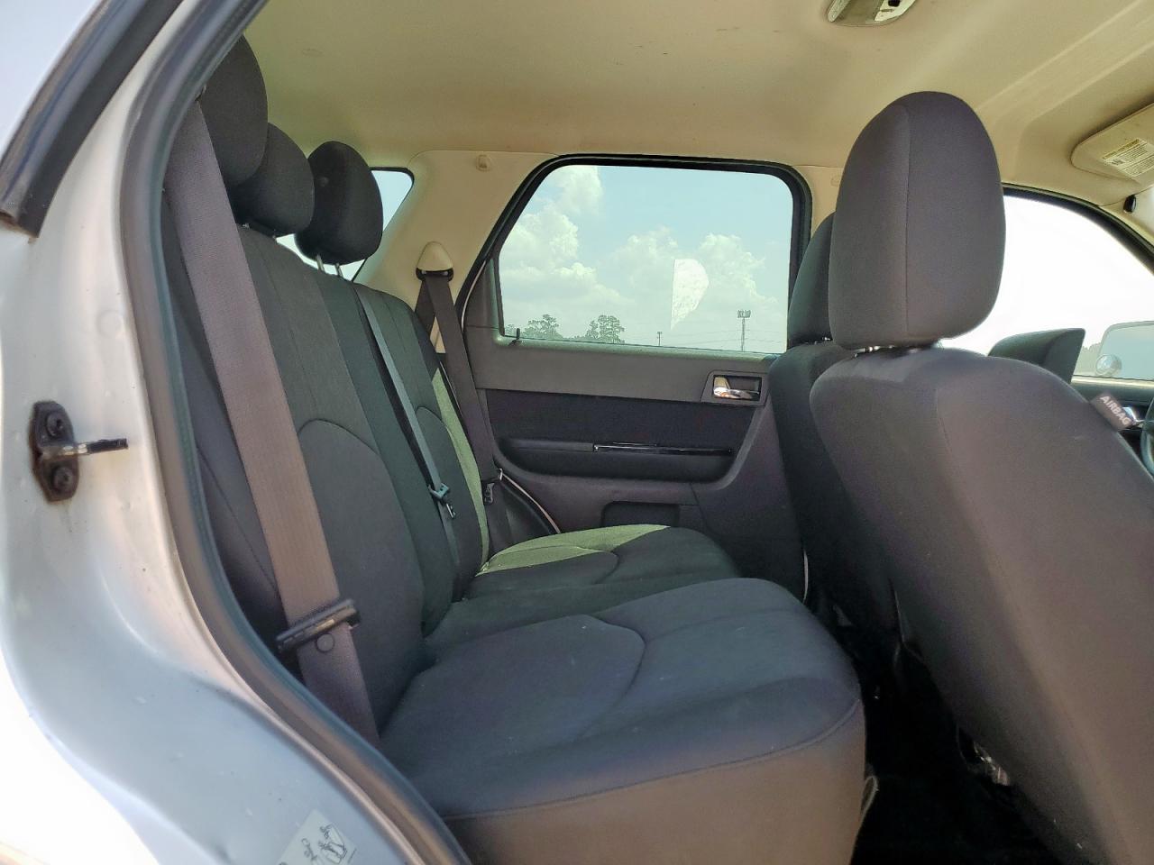 2011 Mazda Tribute I Silver vin: 4F2CY0C7XBKM03327