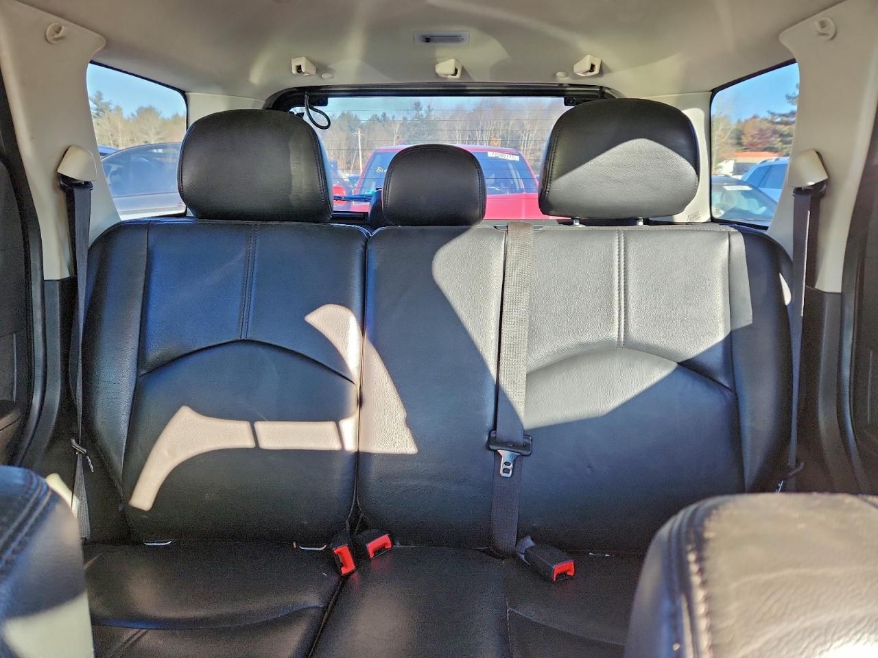 2011 Mazda Tribute I Silver vin: 4F2CY9C72BKM00734