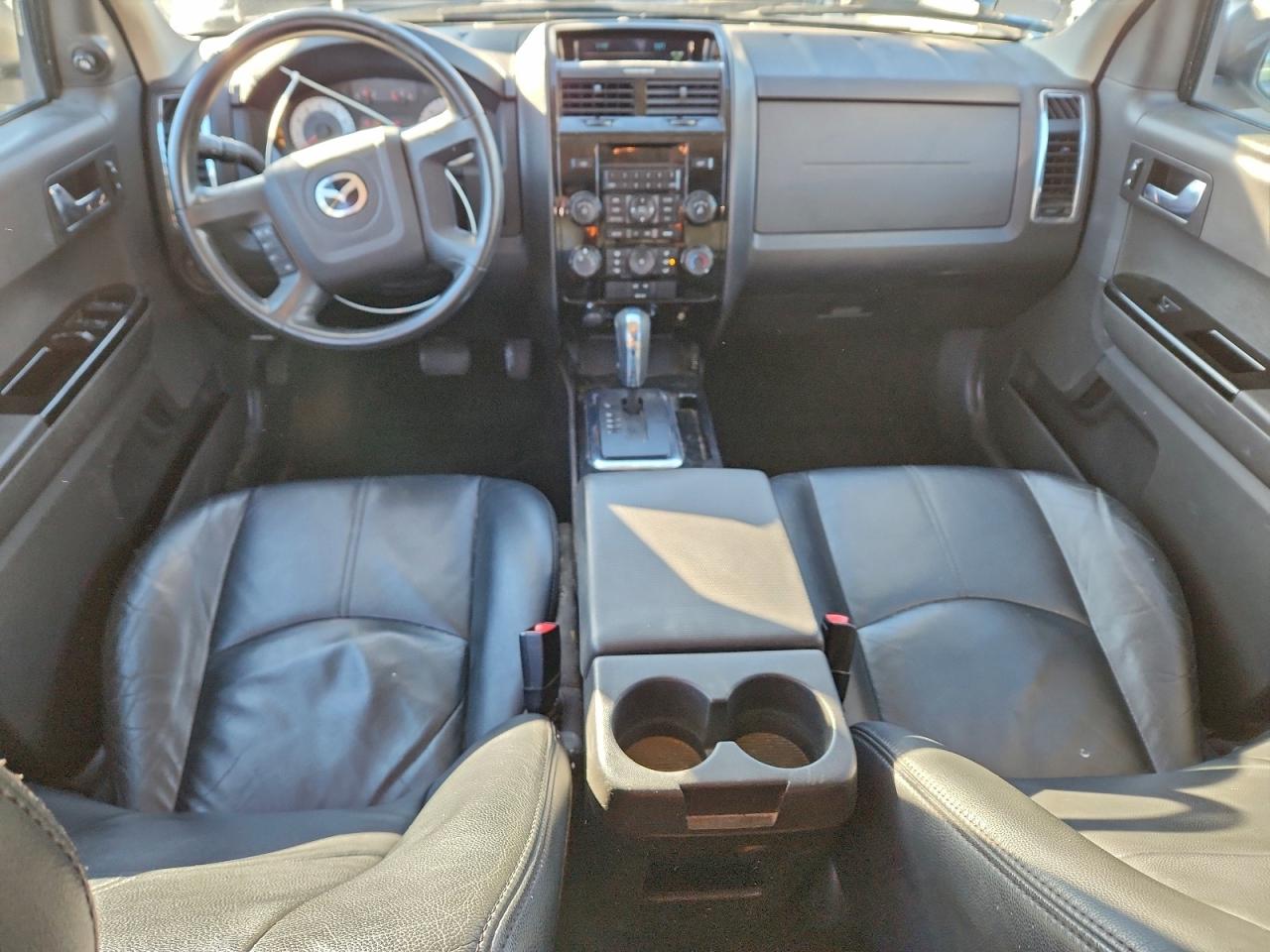 2011 Mazda Tribute I Silver vin: 4F2CY9C72BKM00734