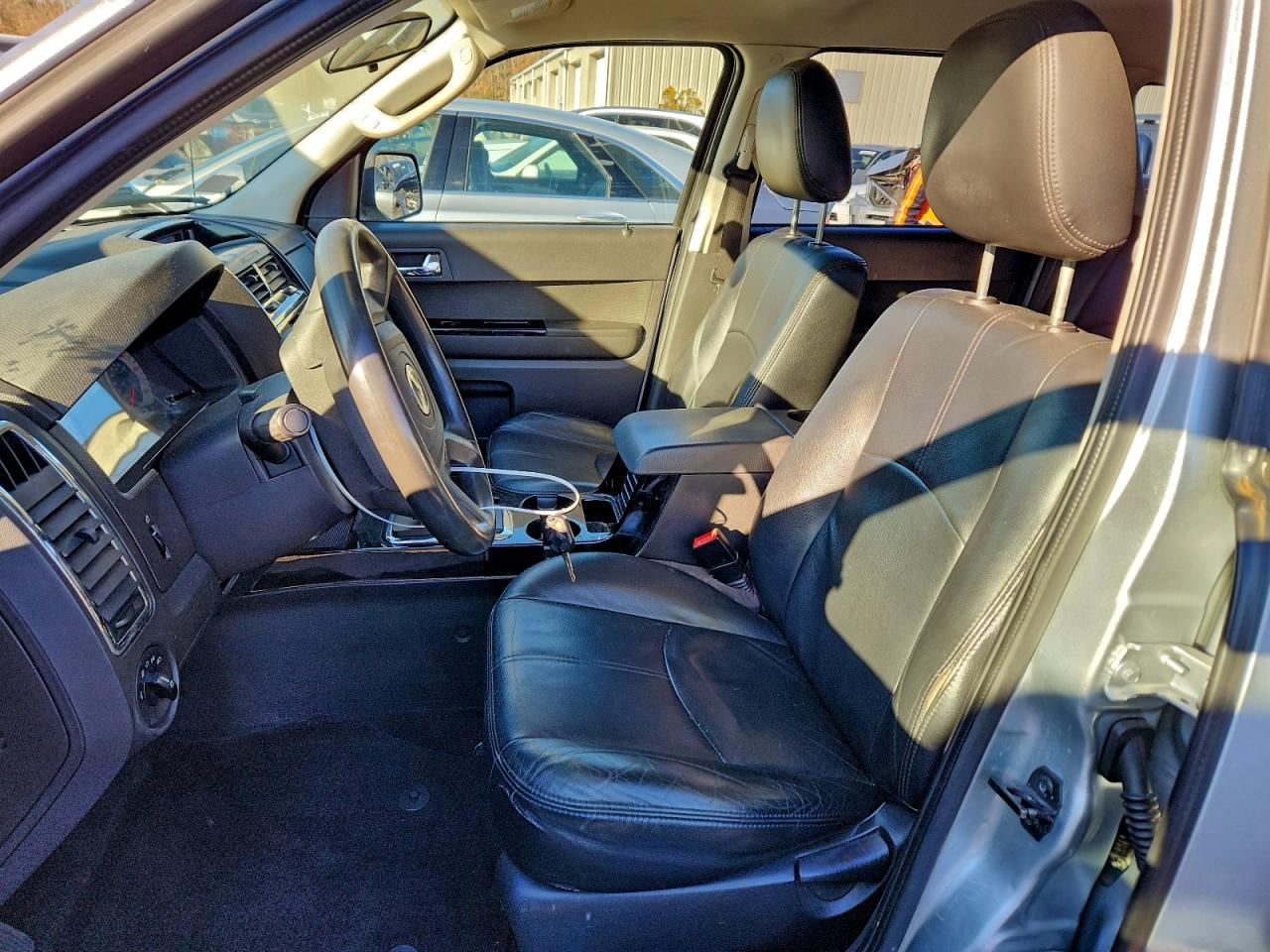2011 Mazda Tribute I Silver vin: 4F2CY9C72BKM00734