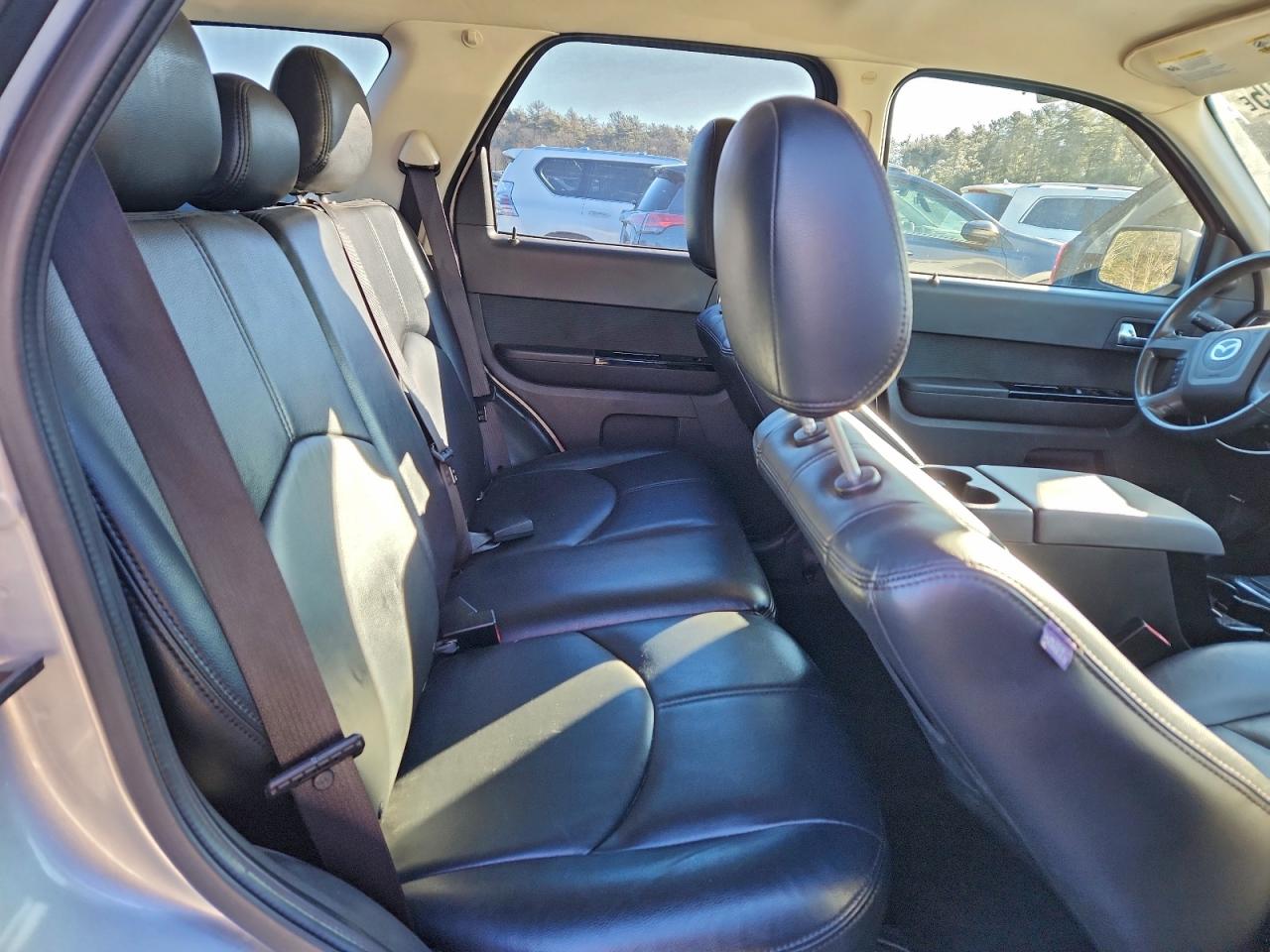2011 Mazda Tribute I Silver vin: 4F2CY9C72BKM00734