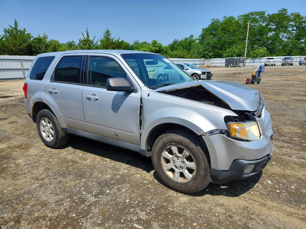 2011 Mazda Tribute I Серебряный vin: 4F2CY9C72BKM01057