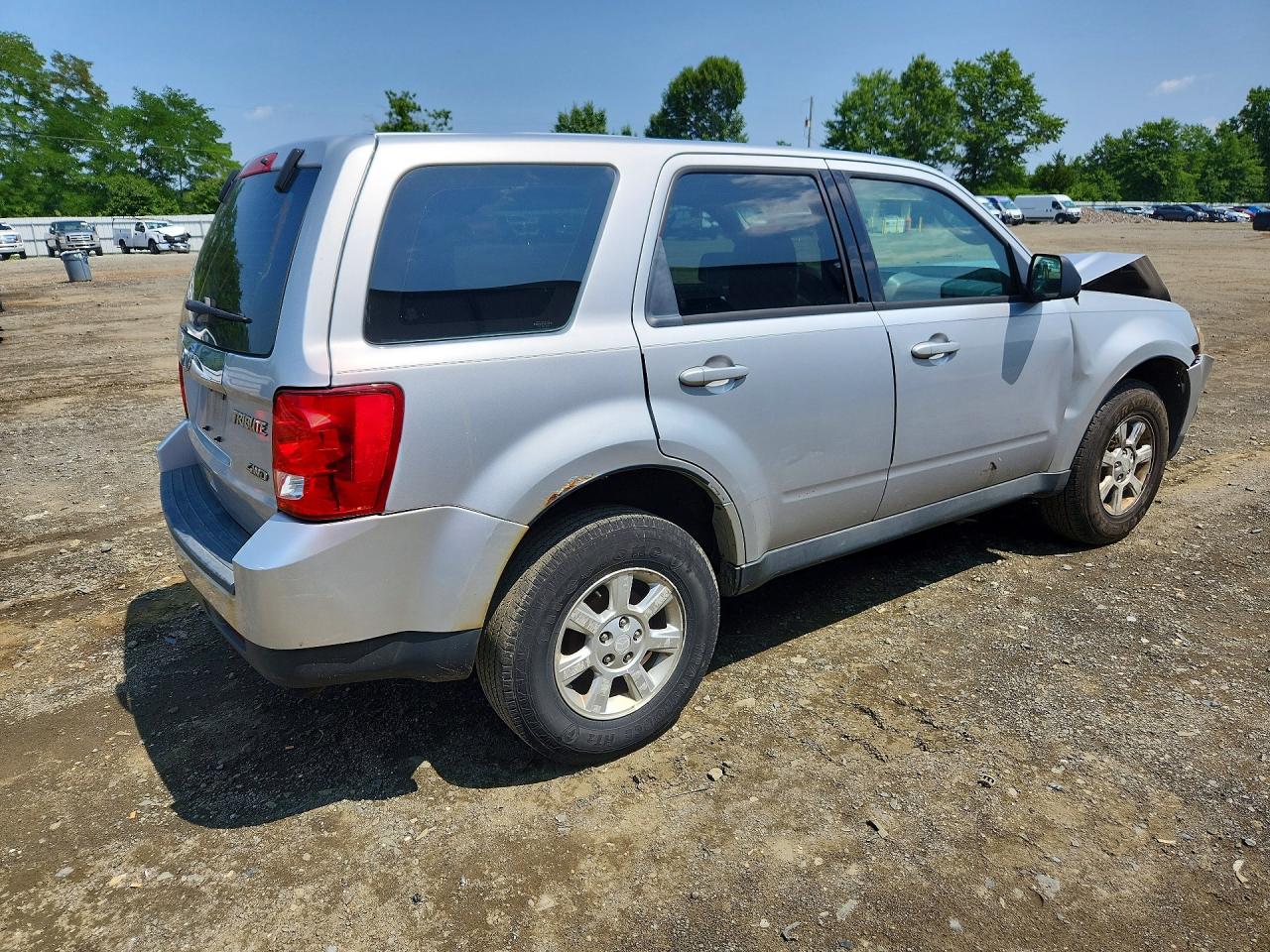 2011 Mazda Tribute I Серебряный vin: 4F2CY9C72BKM01057