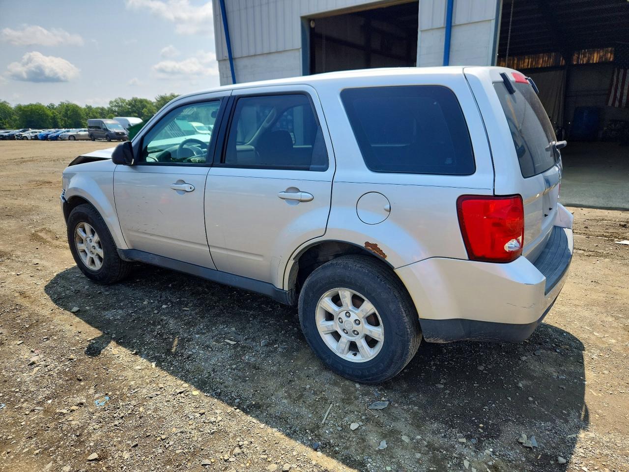 2011 Mazda Tribute I Серебряный vin: 4F2CY9C72BKM01057