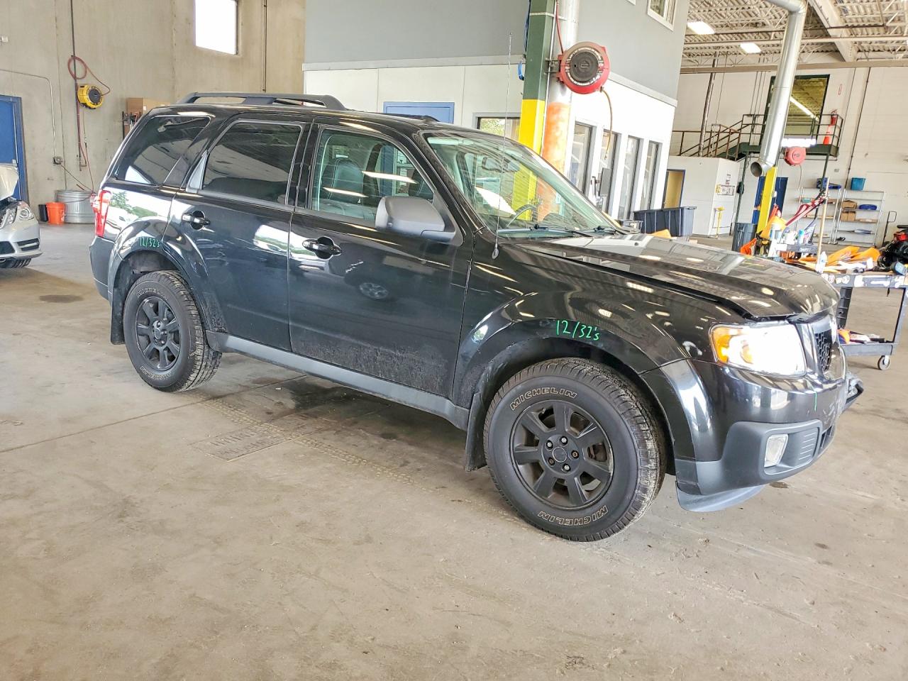 2011 Mazda Tribute I Черный vin: 4F2CY9C74BKM06888