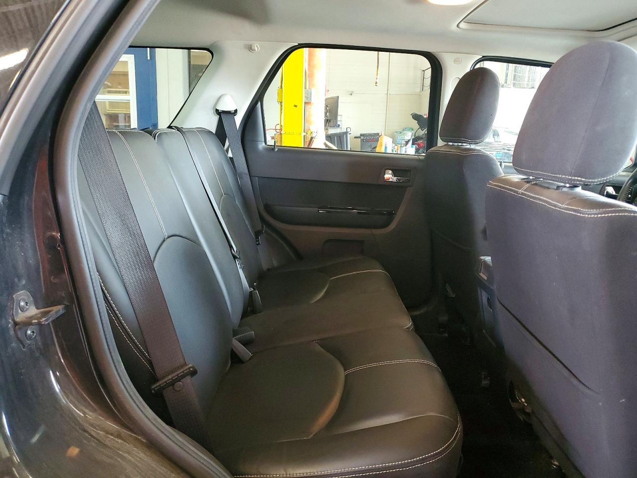 2011 Mazda Tribute I Черный vin: 4F2CY9C74BKM06888