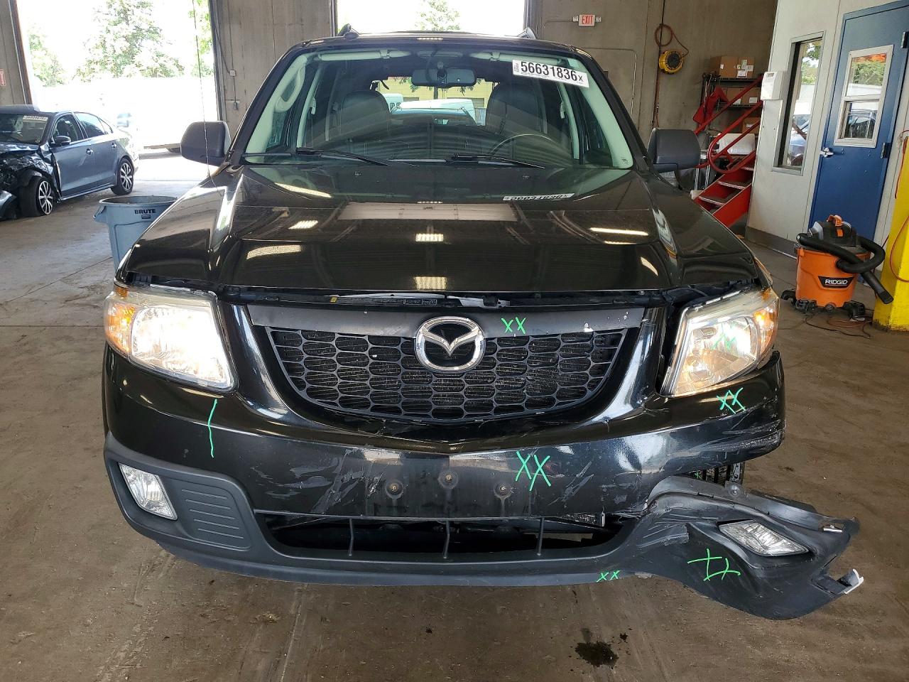 2011 Mazda Tribute I Черный vin: 4F2CY9C74BKM06888