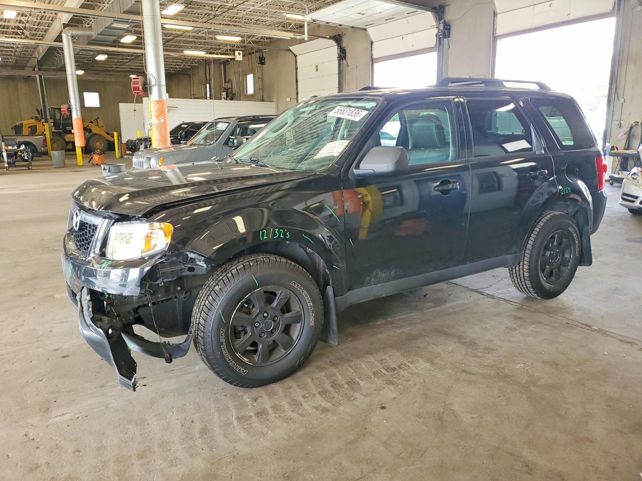 2011 Mazda Tribute I Черный vin: 4F2CY9C74BKM06888