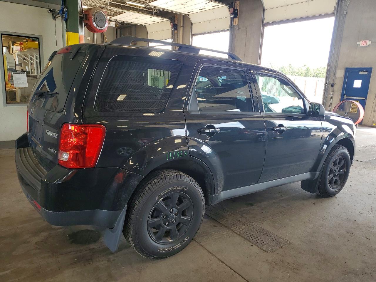 2011 Mazda Tribute I Черный vin: 4F2CY9C74BKM06888