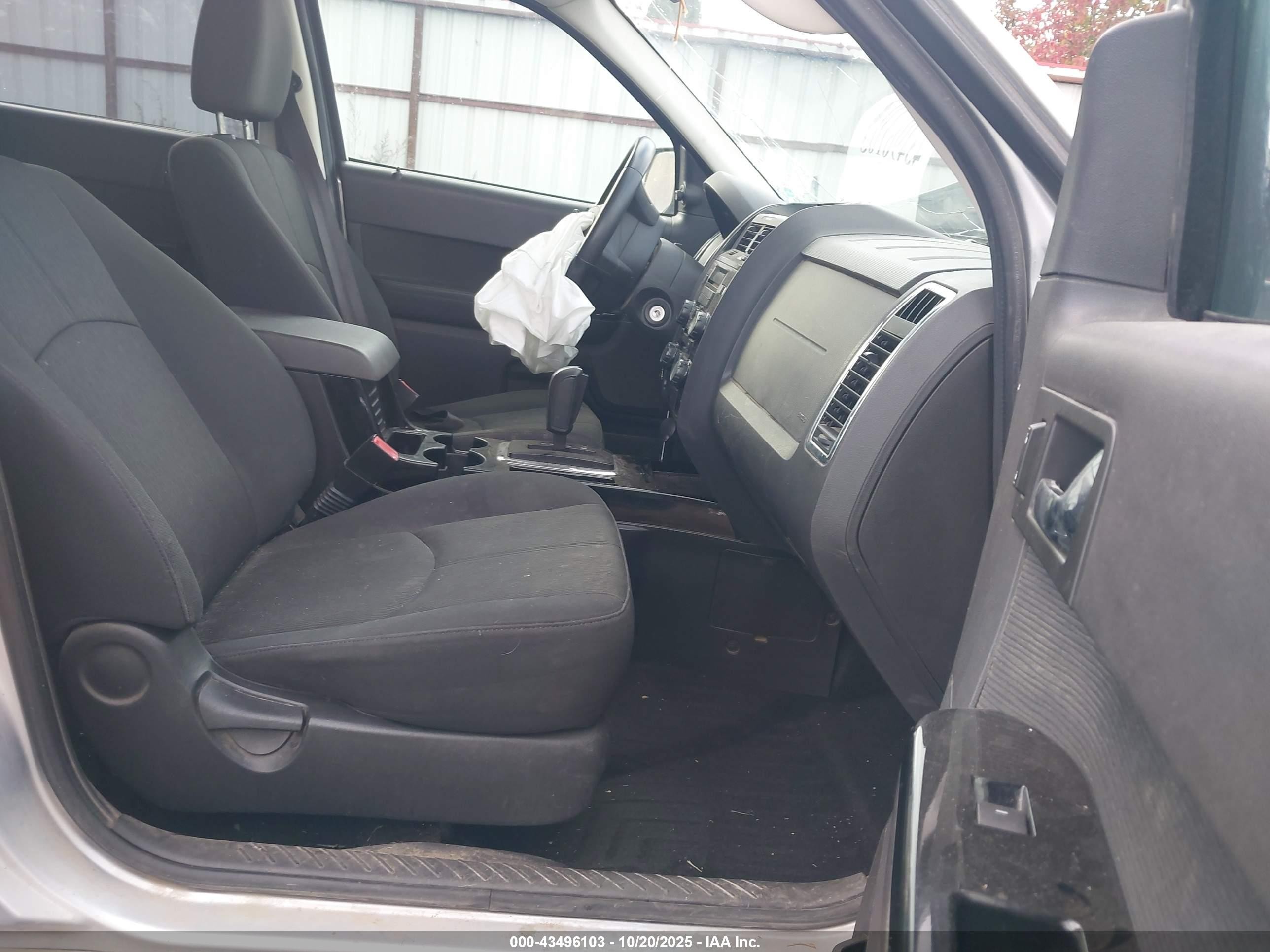 2011 Mazda Tribute I Sport Silver vin: 4F2CY9C75BKM03501