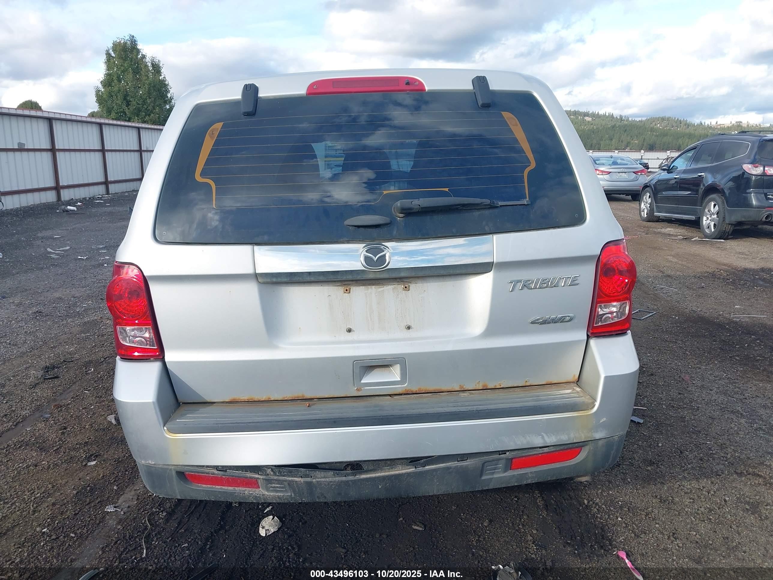 2011 Mazda Tribute I Sport Silver vin: 4F2CY9C75BKM03501