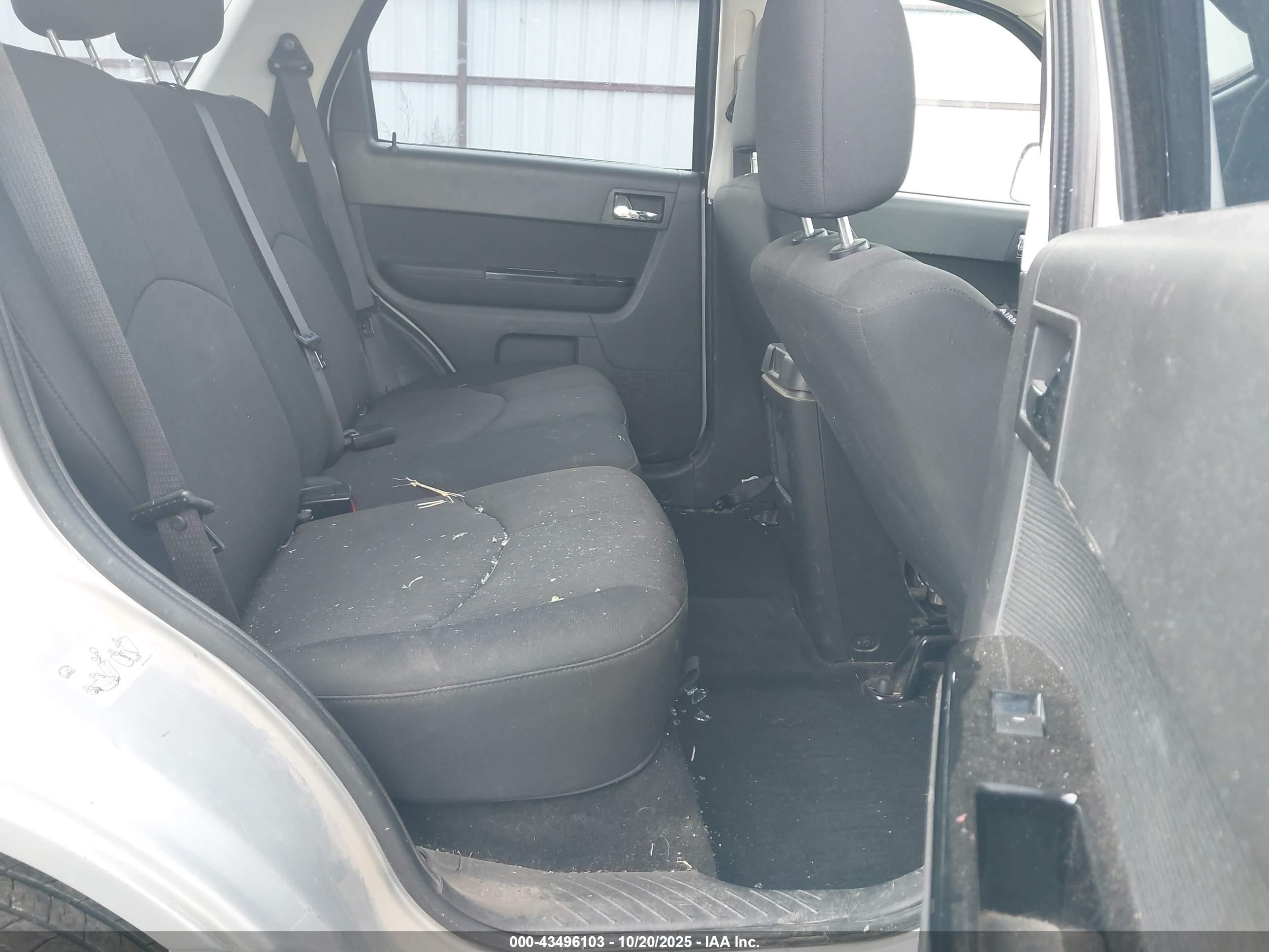 2011 Mazda Tribute I Sport Silver vin: 4F2CY9C75BKM03501
